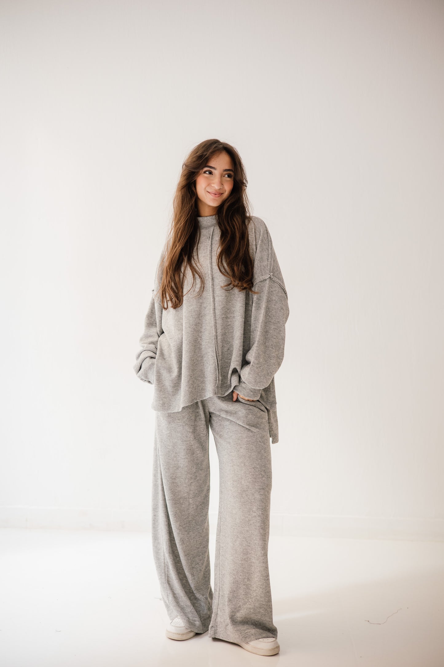 Unfinished Wool Set In Grey