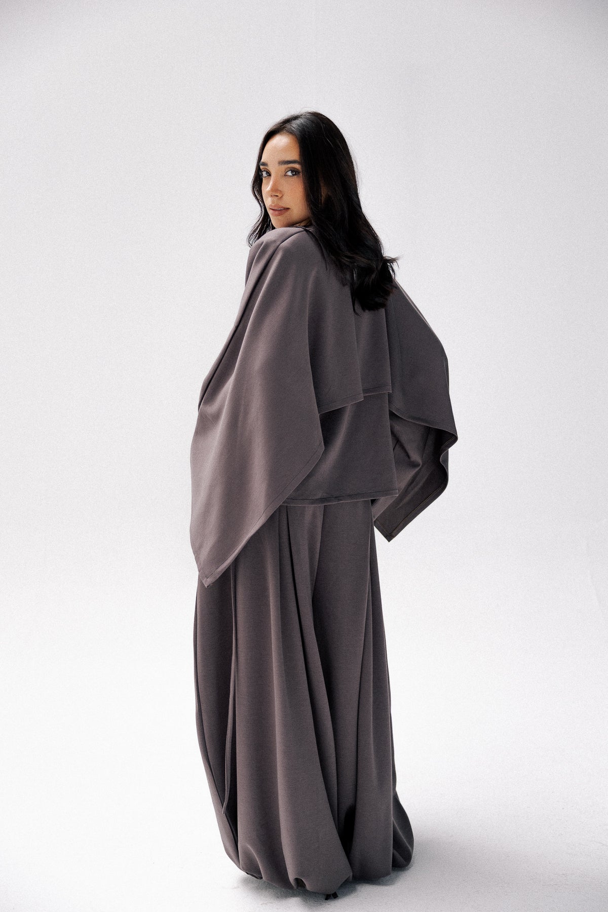 Ruffeled cotton set in grey