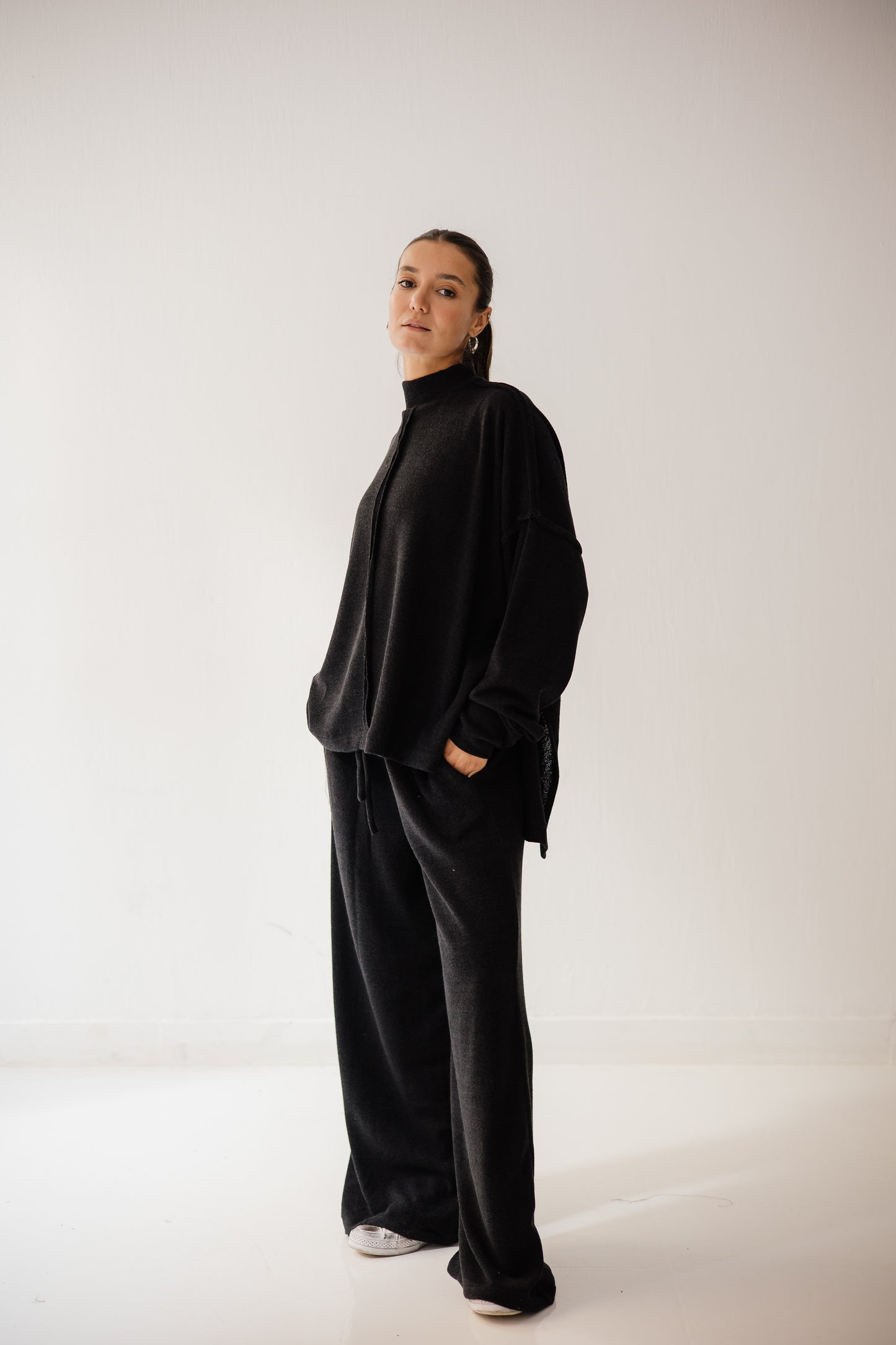 Unfinished Wool Set In Black