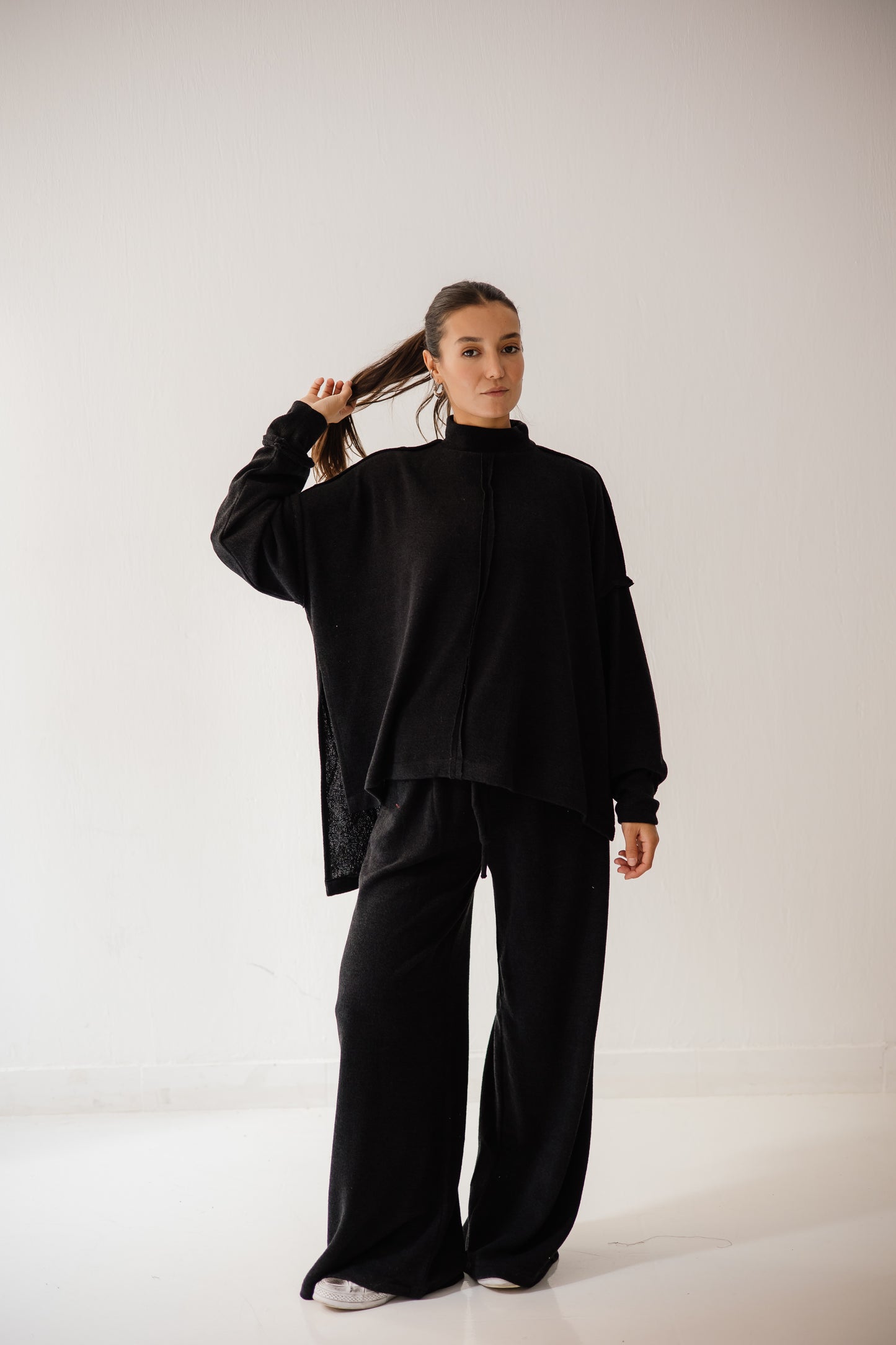 Unfinished Wool Set In Black