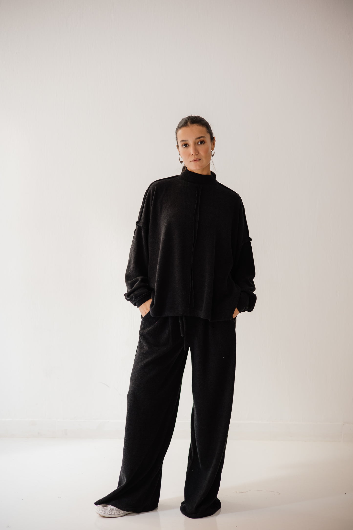 Unfinished Wool Set In Black