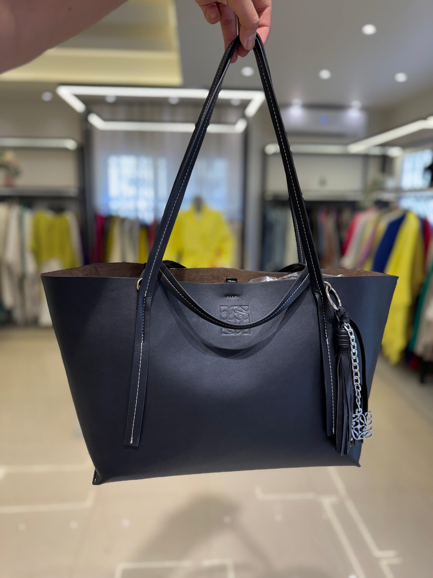 Signature Tote Bag In Black