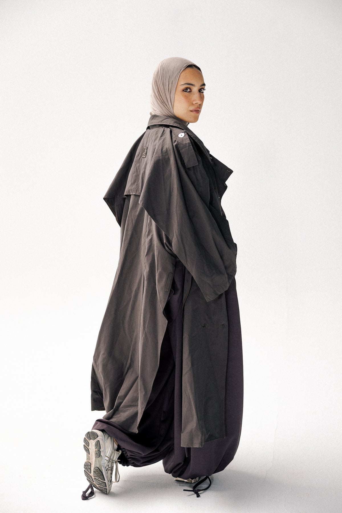 Rounded trench coat in grey