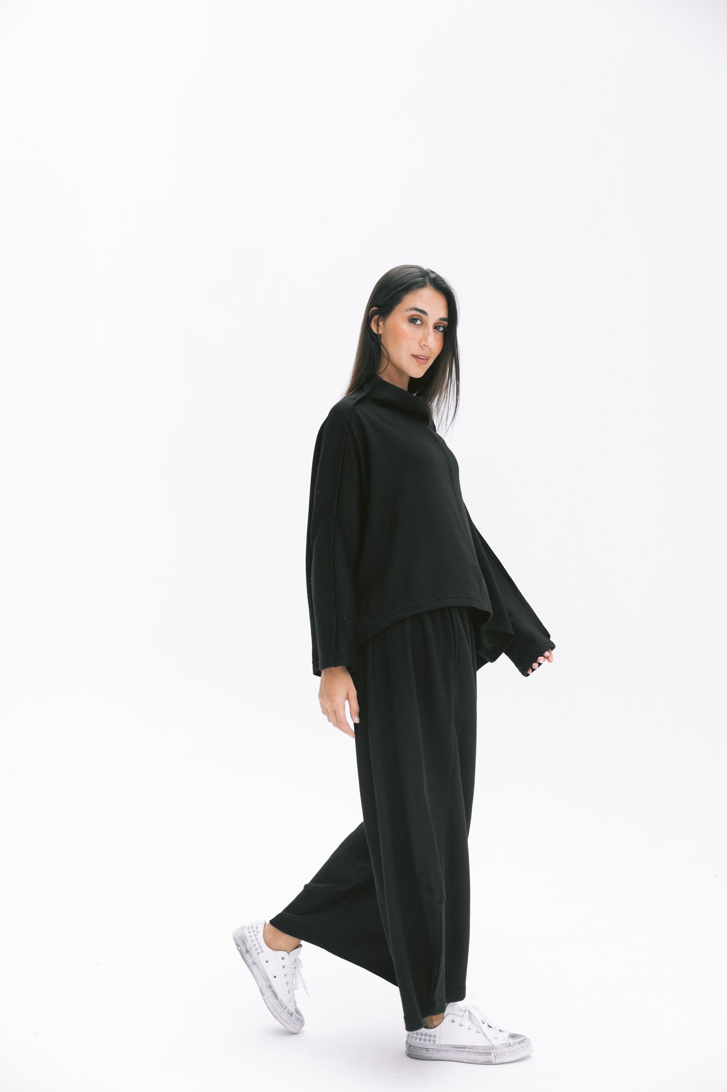 Signature wool set in black