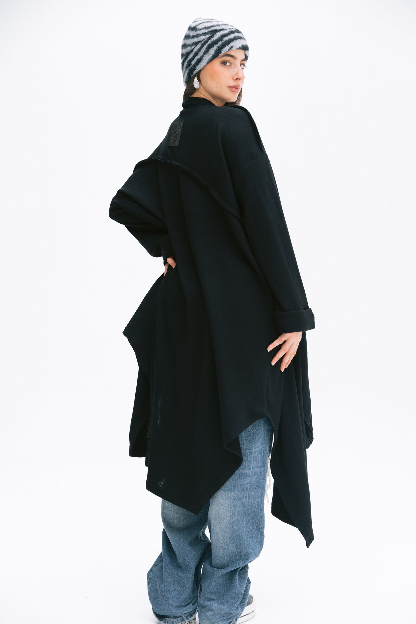 V kimono in black