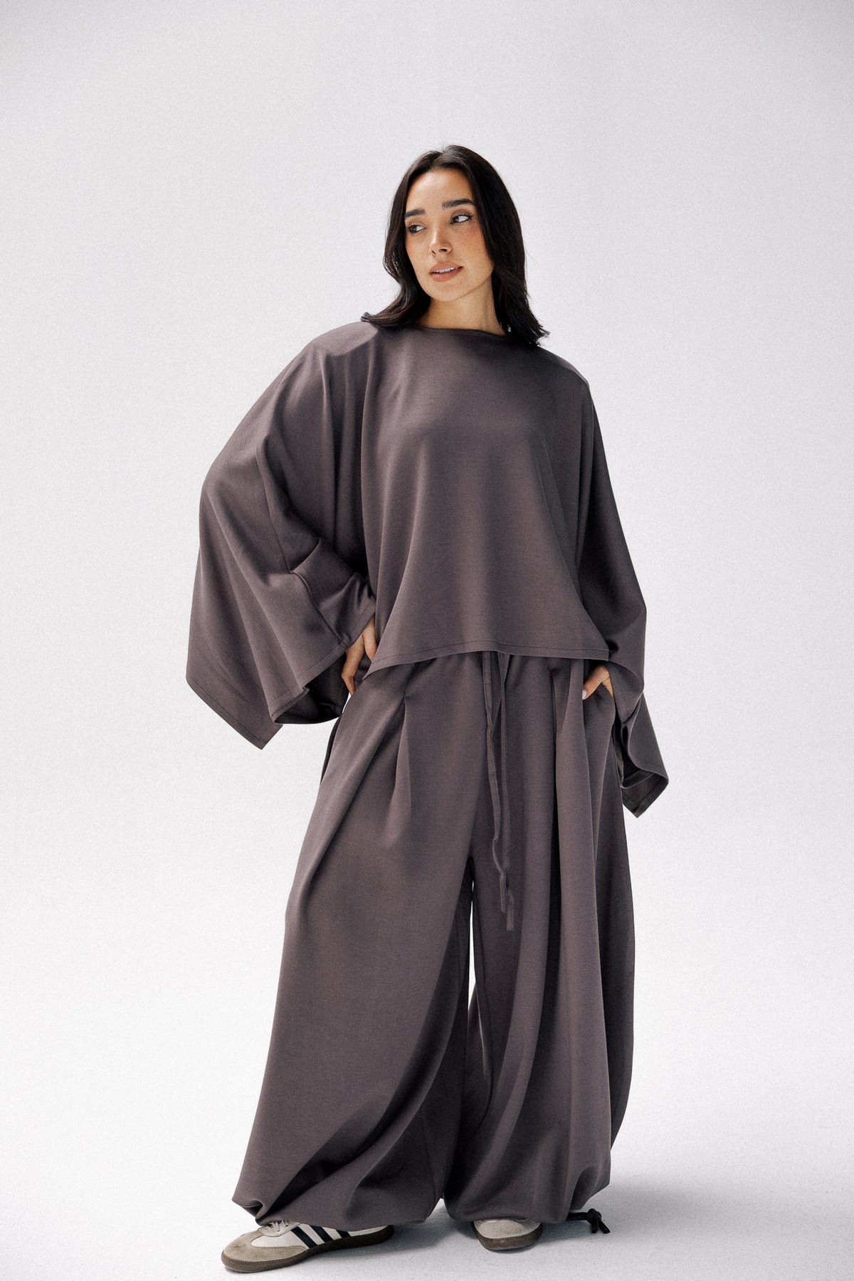 Ruffeled cotton set in grey