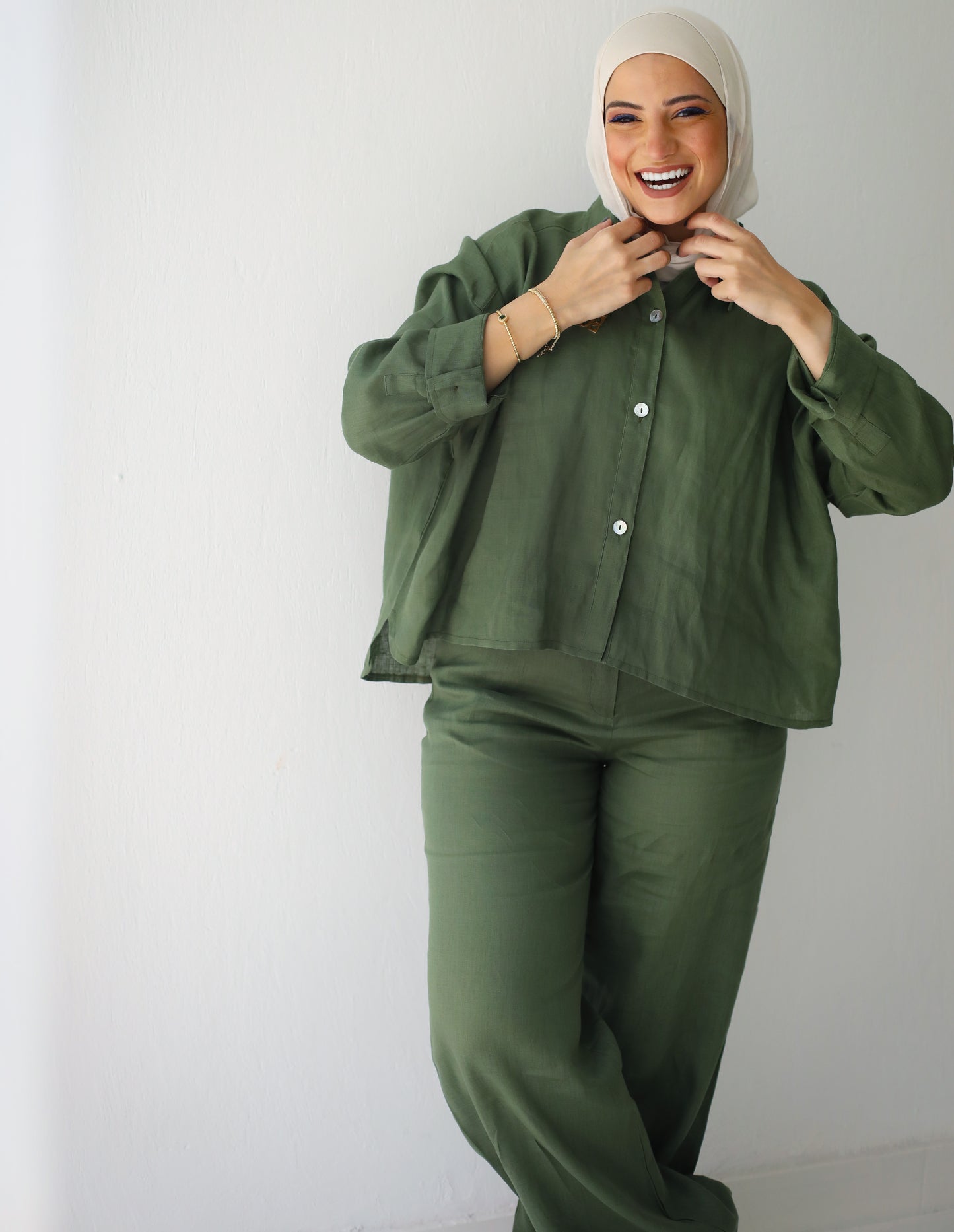 Crop linen set in olive