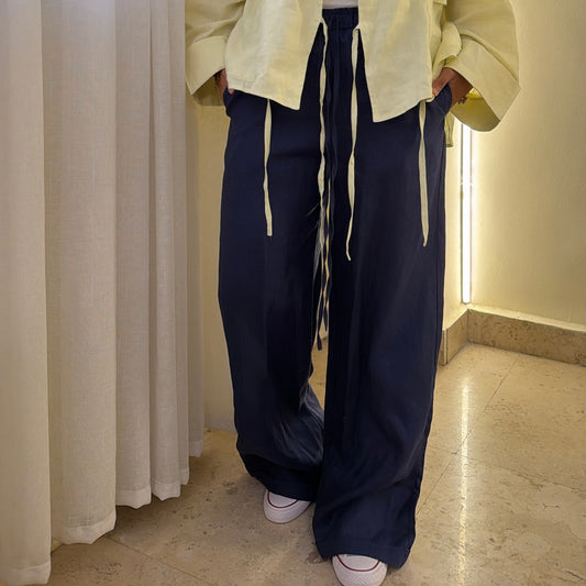 Basic pant in dark navy blue