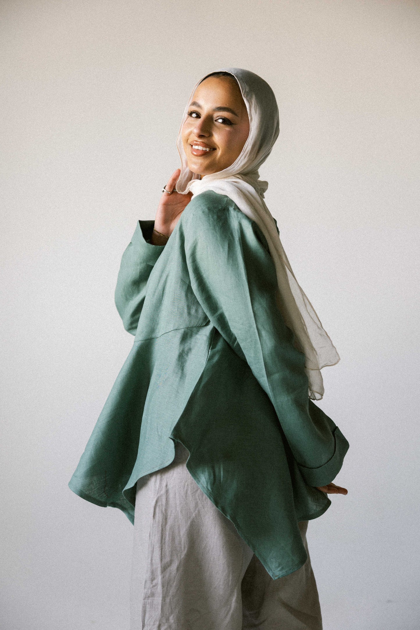 Ruffeled linen top in pistachio