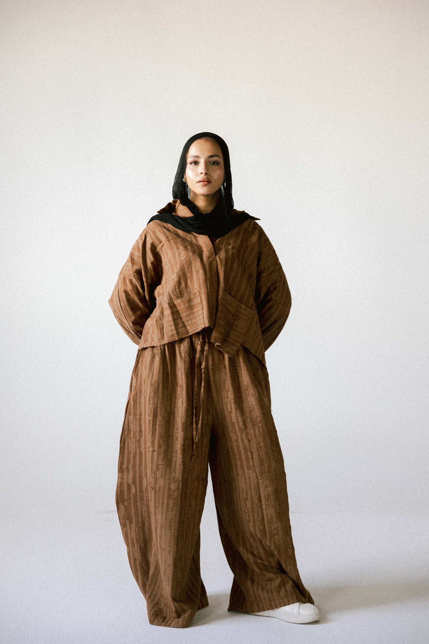 Strips set in brown