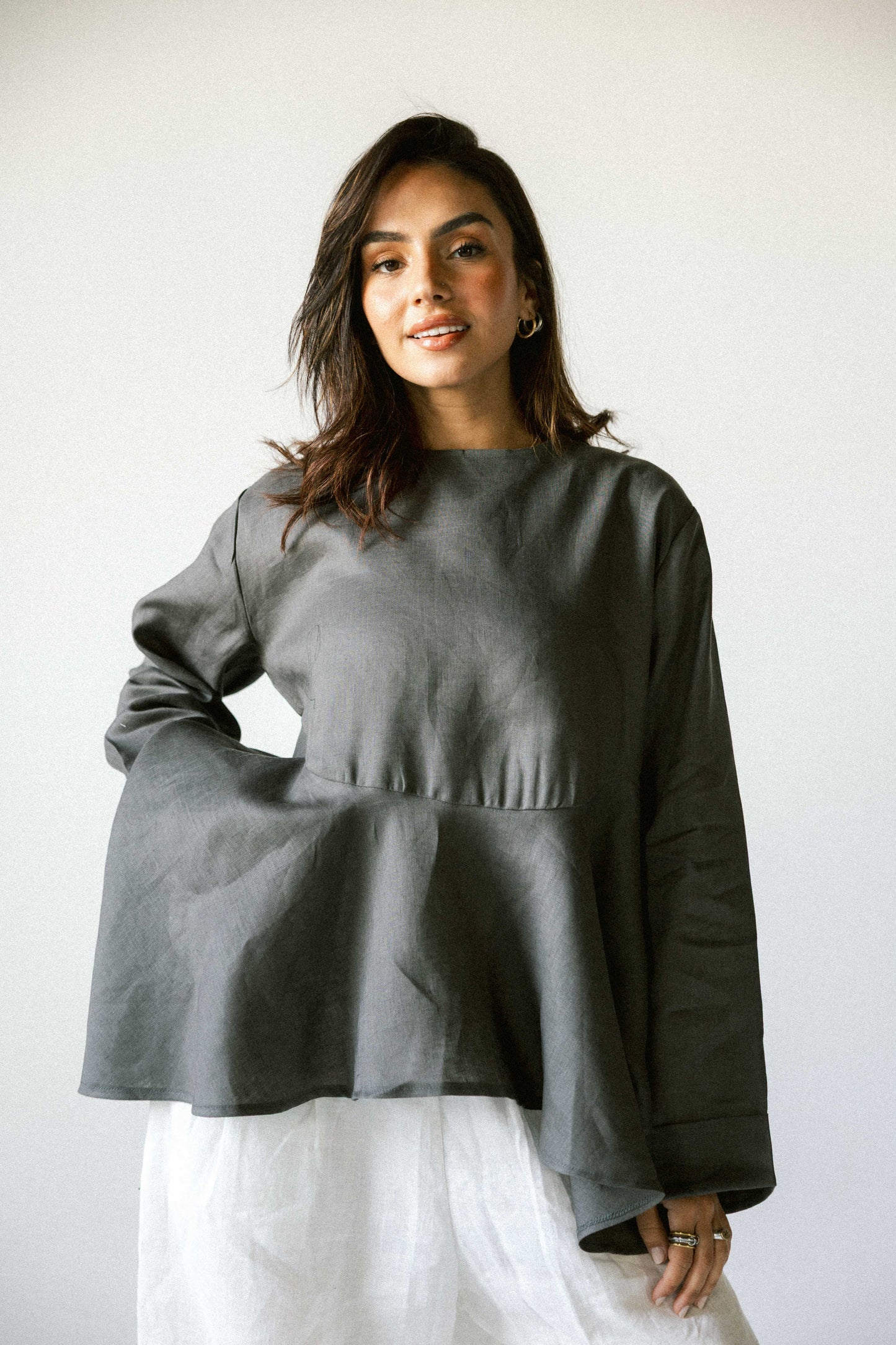 Ruffeled linen top in dark-grey