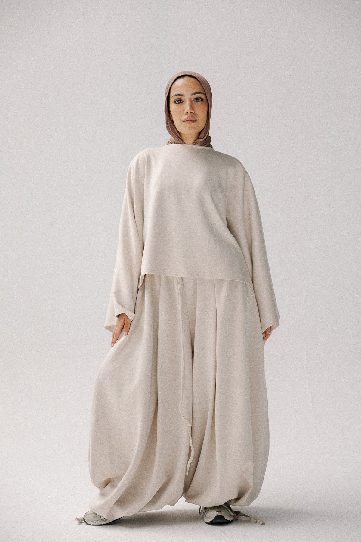 Ruffeled cotton set in creamy