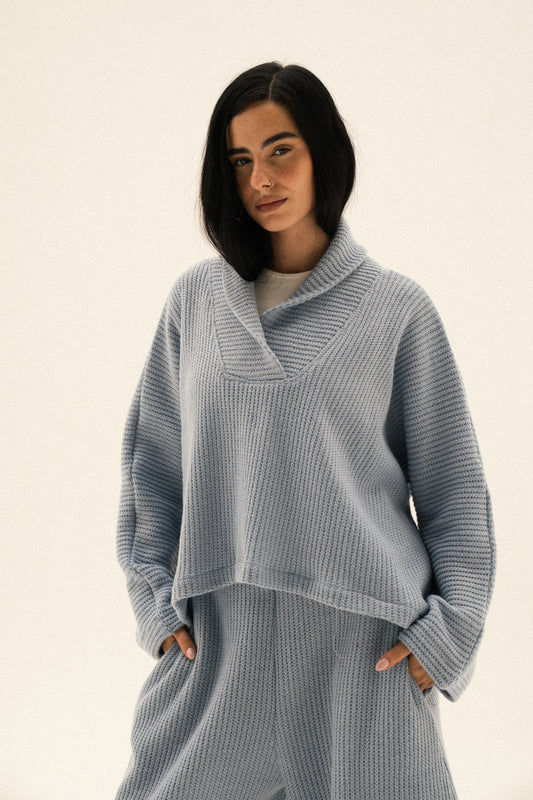 Collar pullover in blue