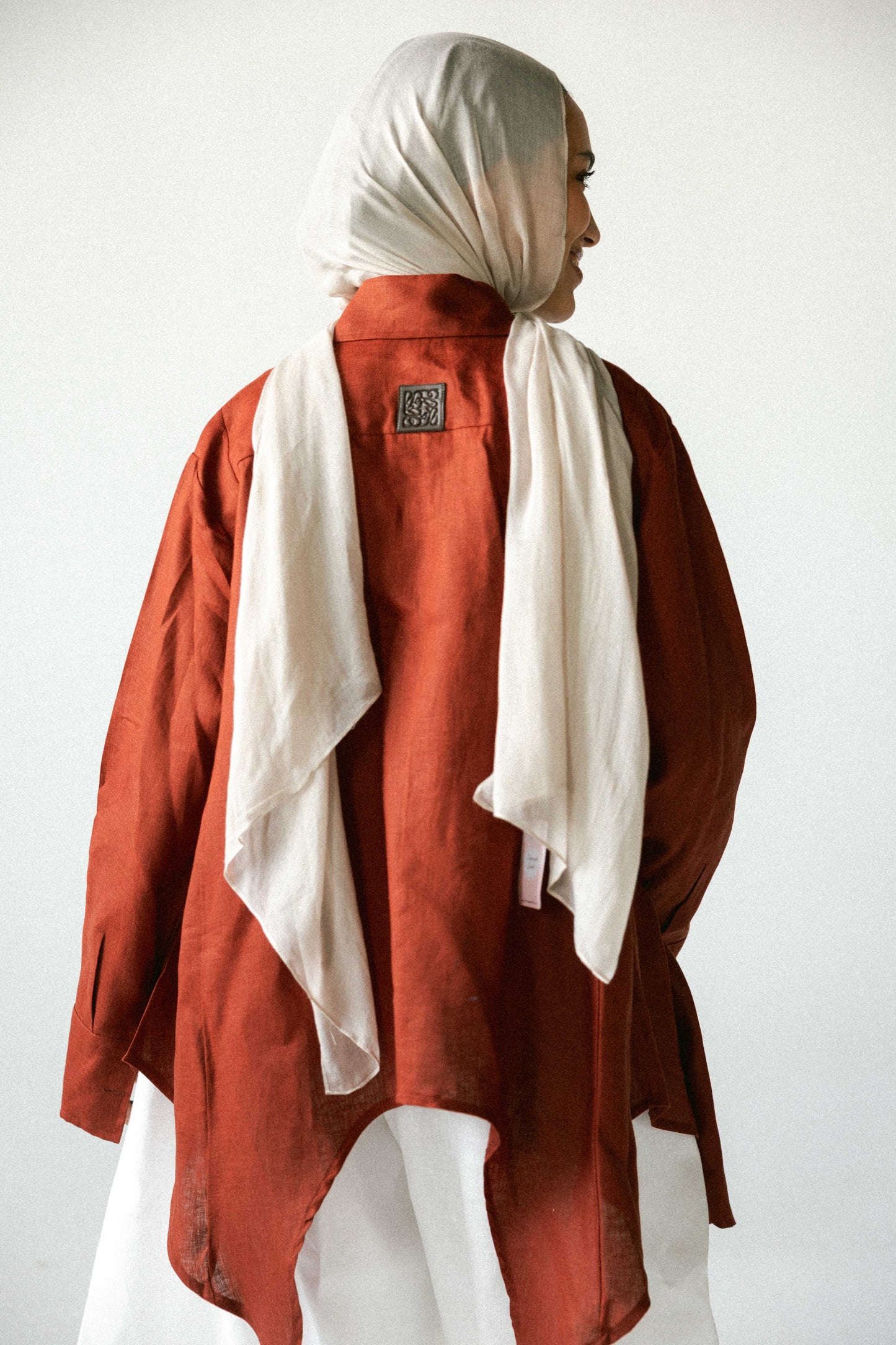 Round shirt in burnt red