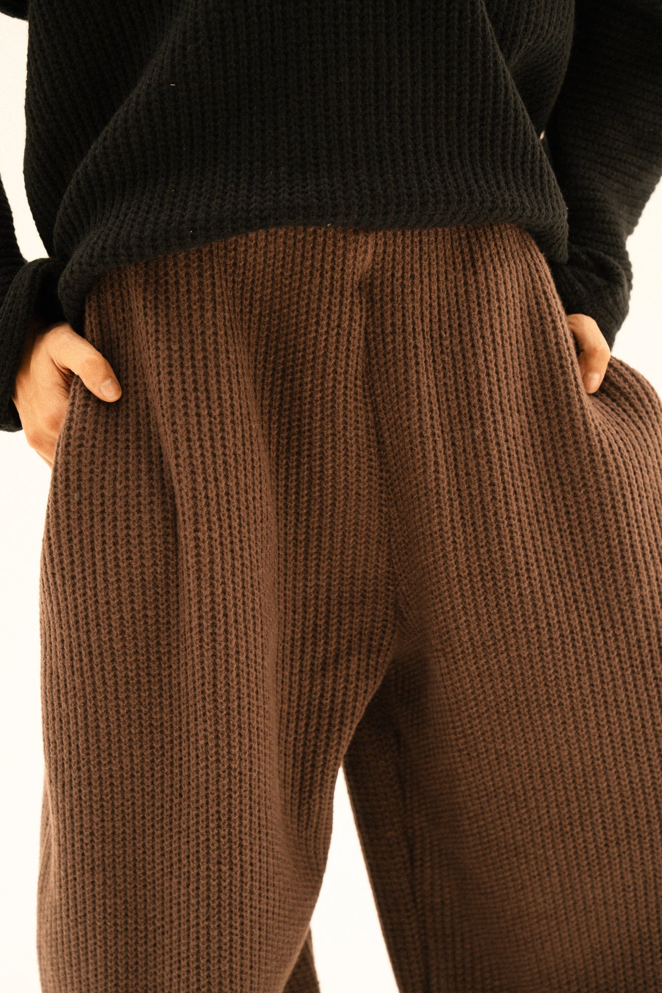 Balloon Knitted Pant In Brown