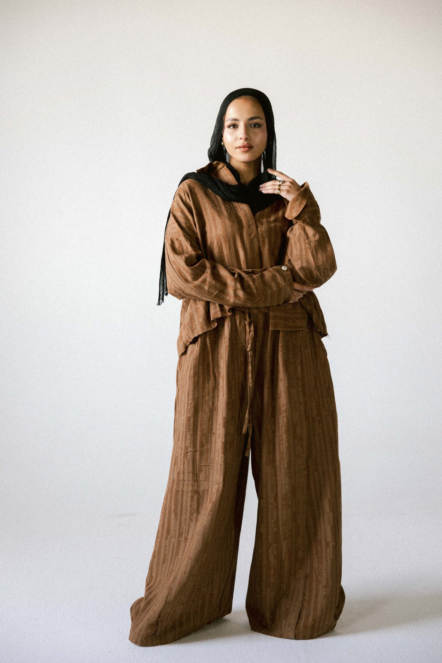 Strips set in brown