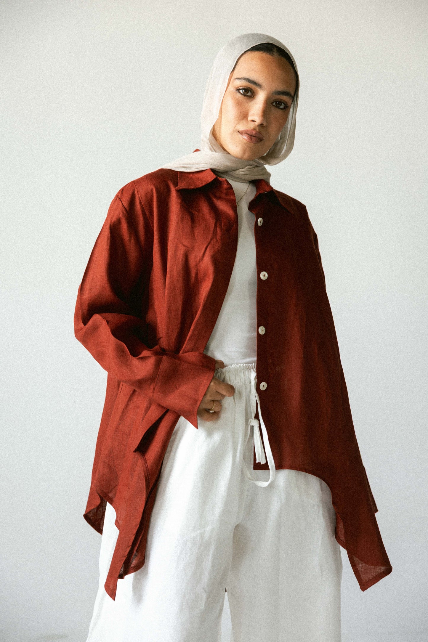Round shirt in burnt red