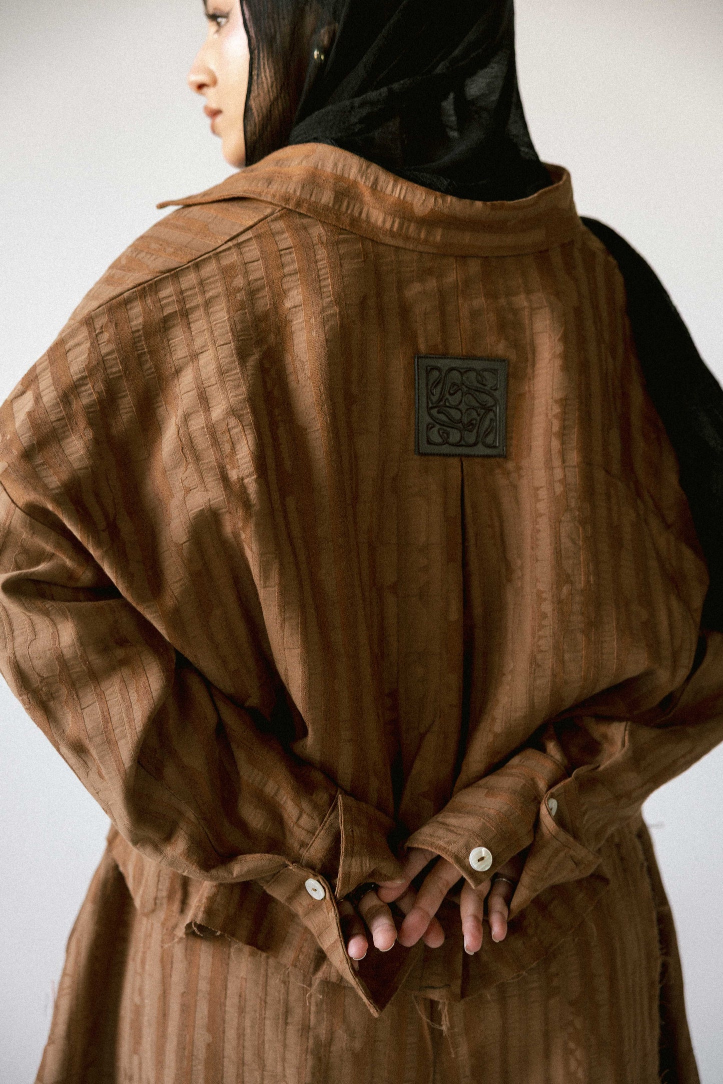 Strips set in brown