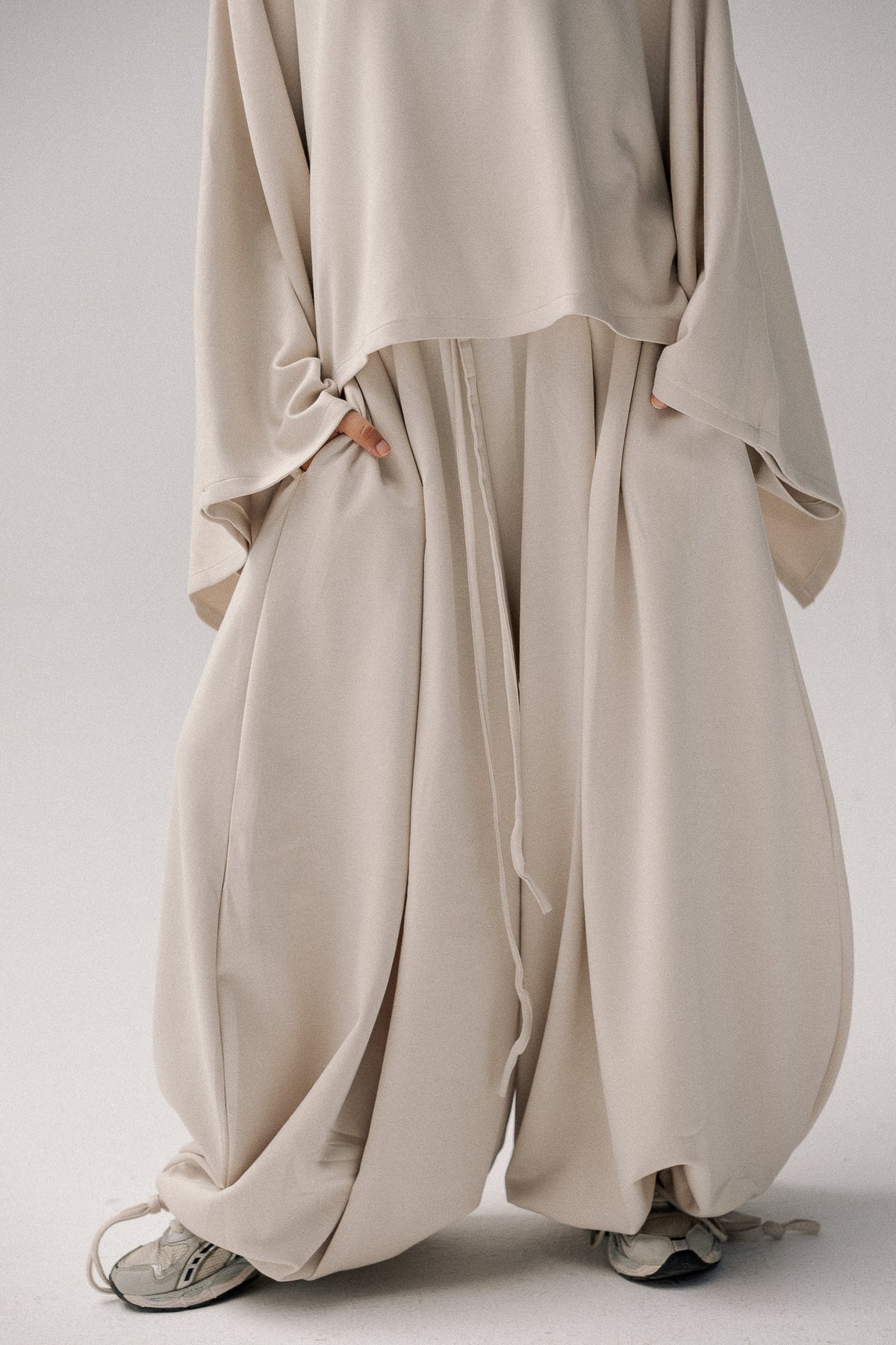 Ruffeled cotton set in creamy