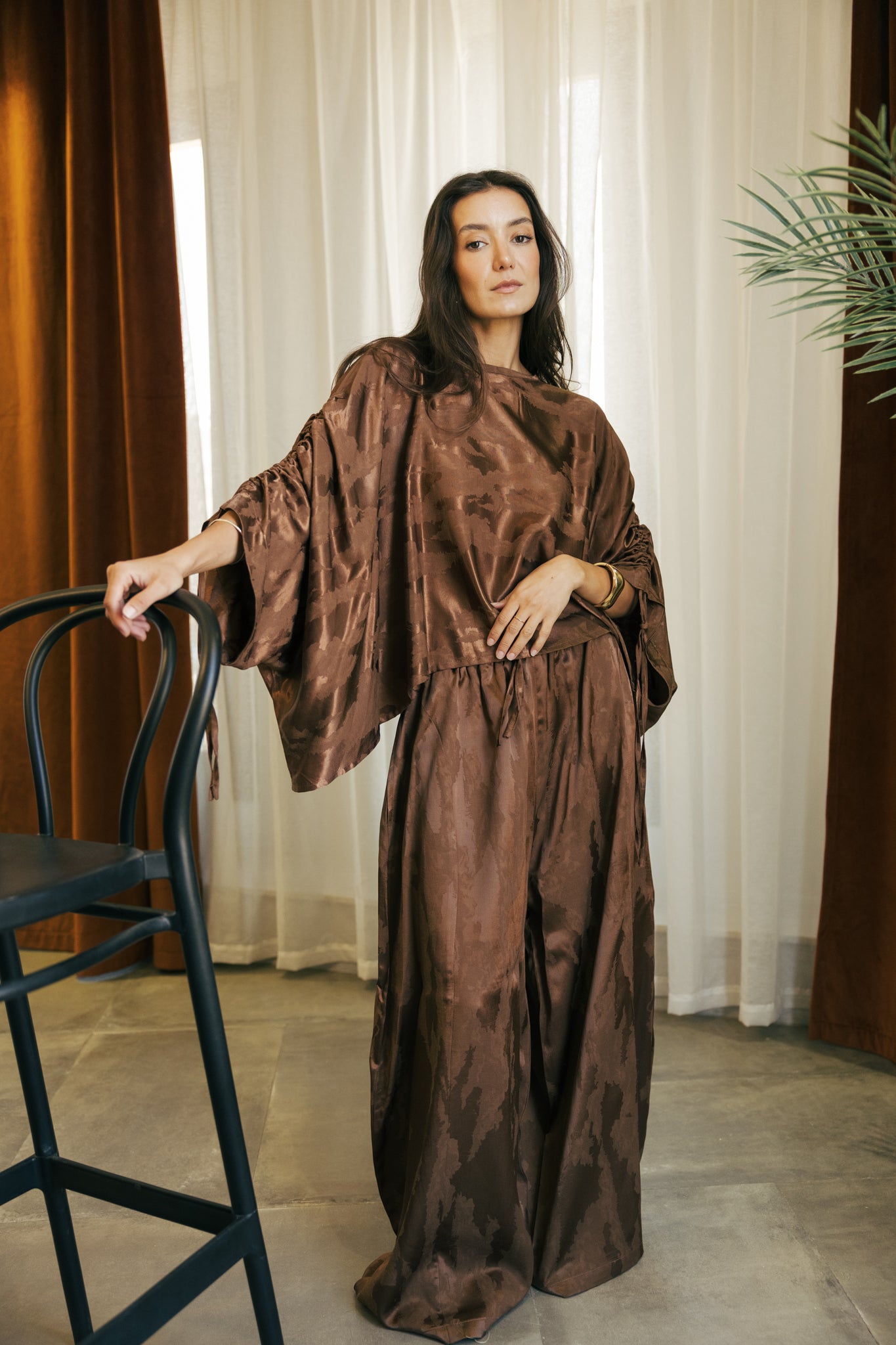 Blush set in brown