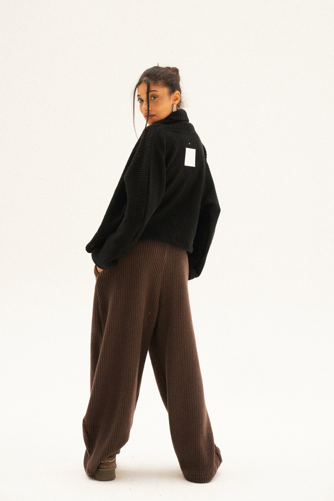 Collar pullover in black