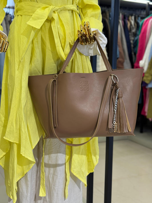 Signature Tote Bag In Camel