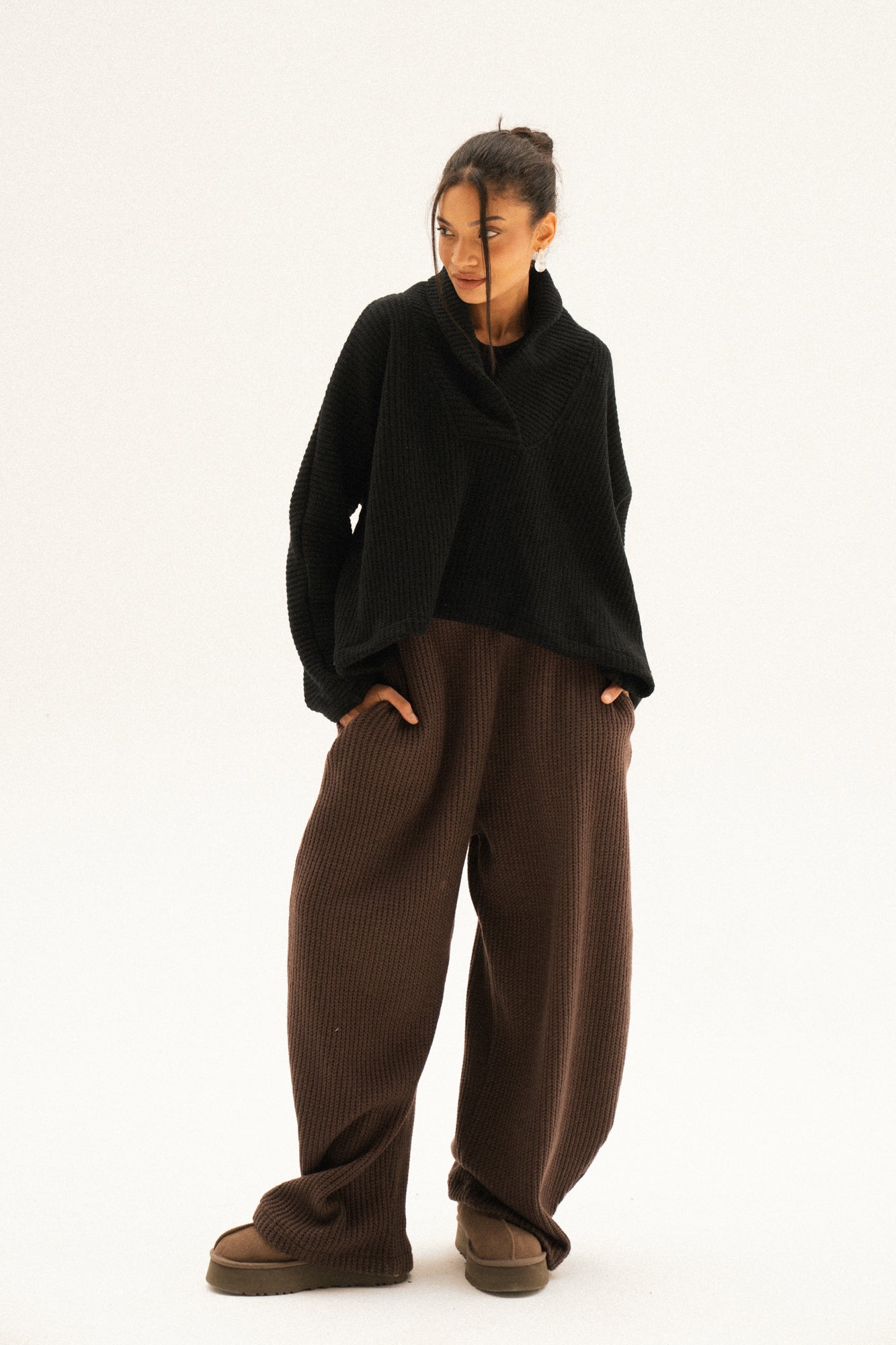 Collar pullover in black
