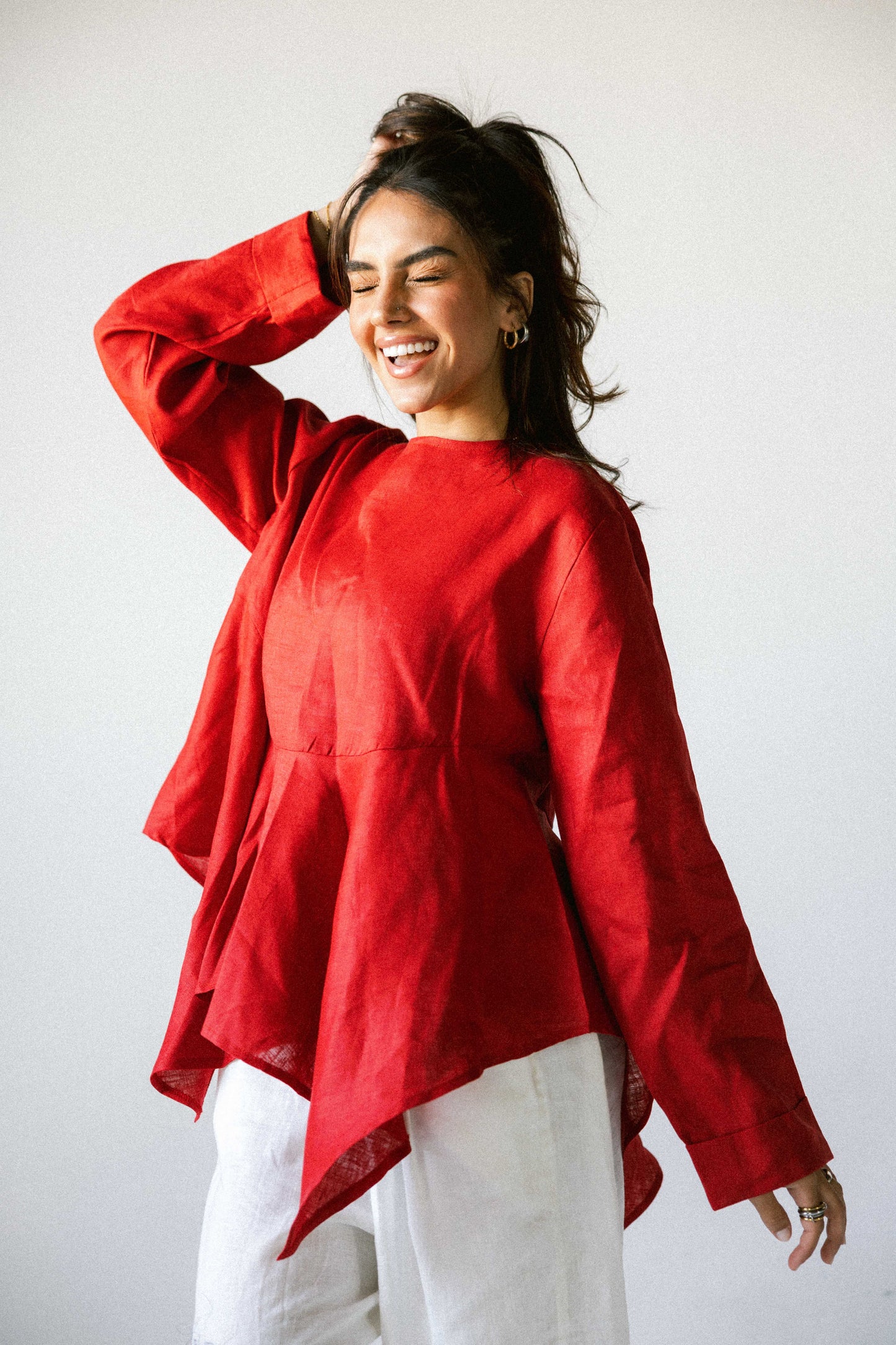 Ruffeled linen top in red