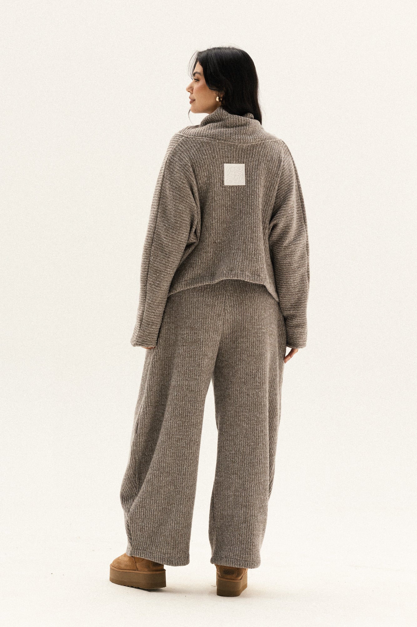 collar pullover in dark cafe
