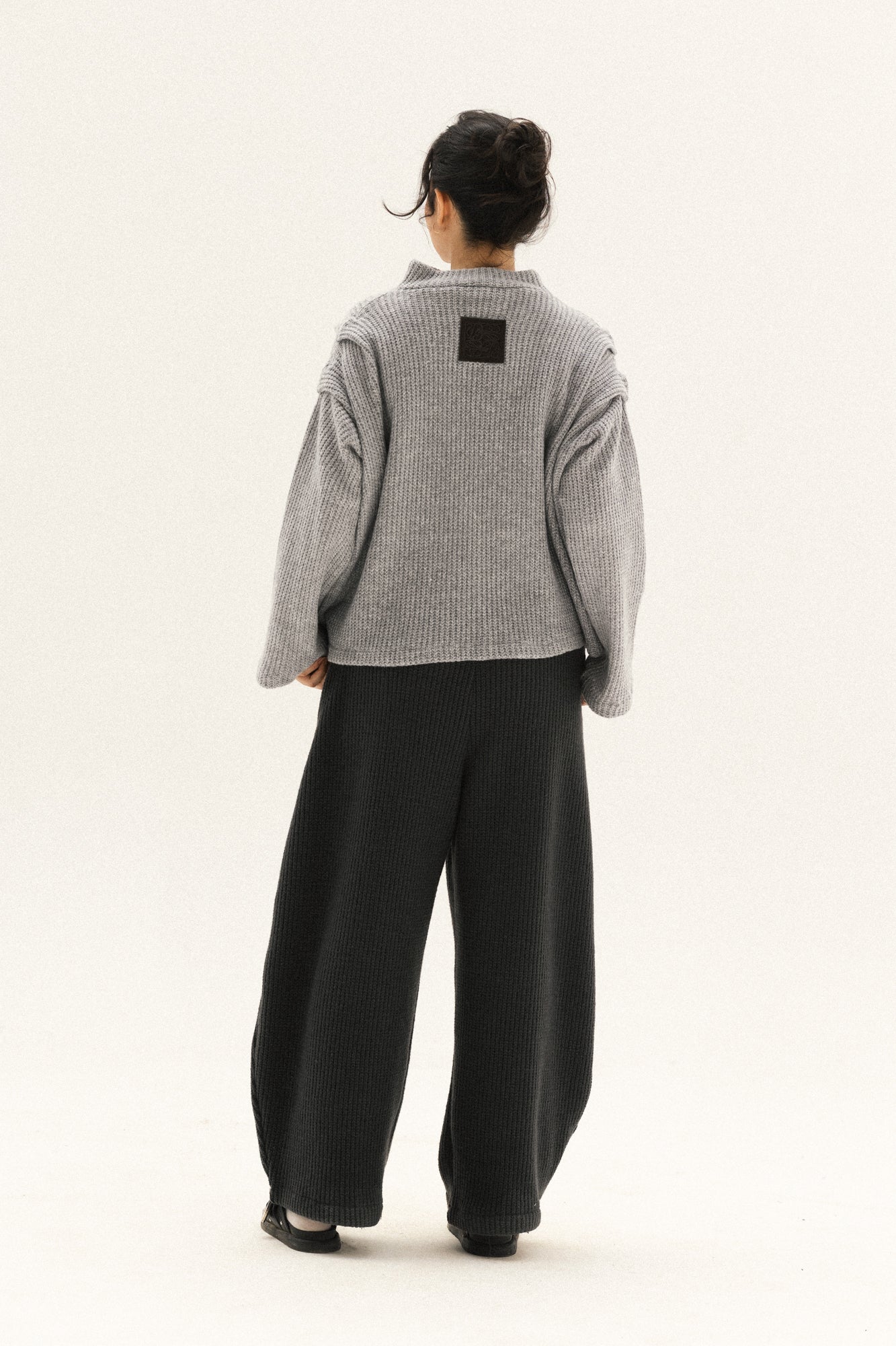 shoulder pullover in grey