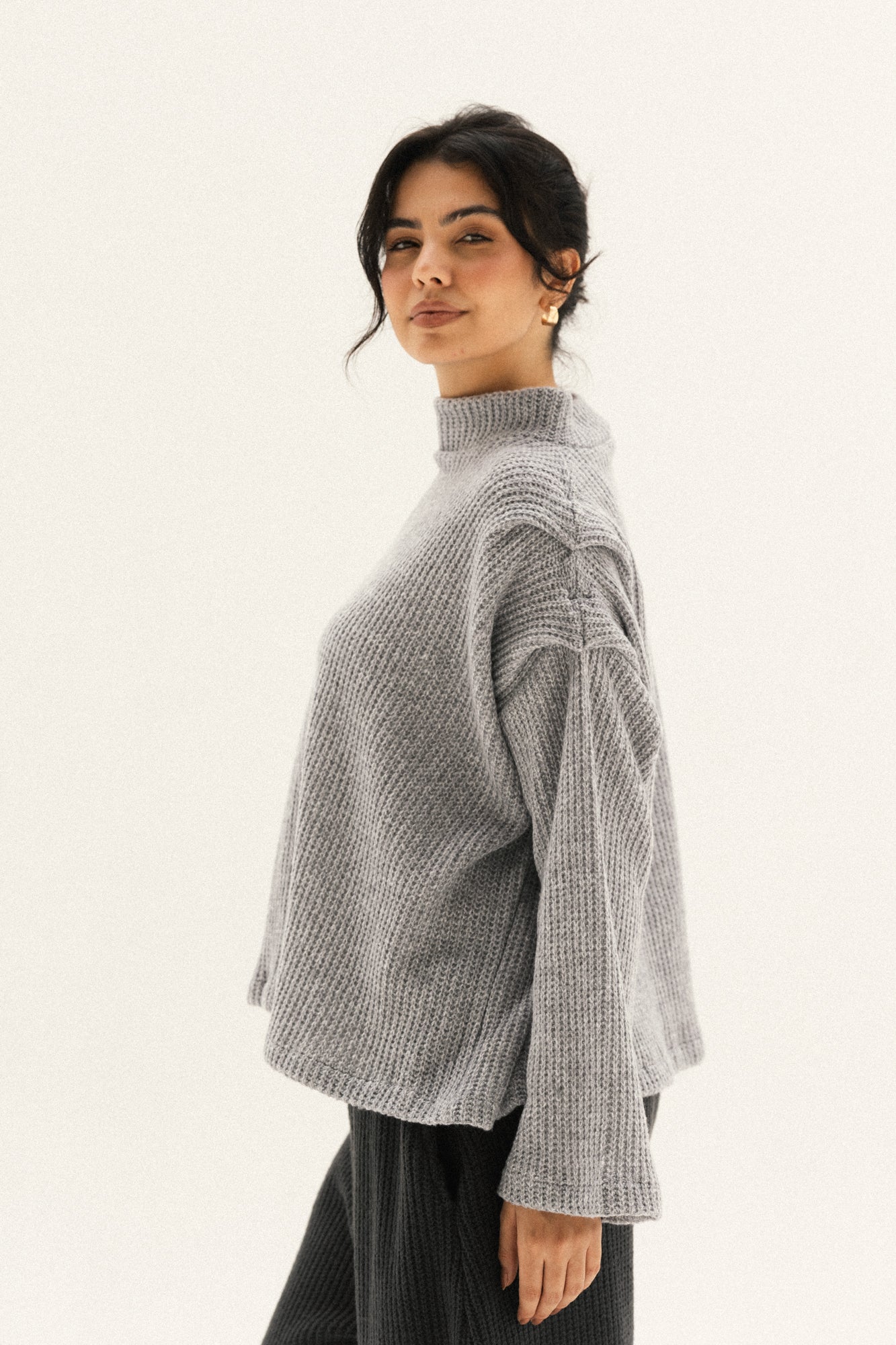 shoulder pullover in grey