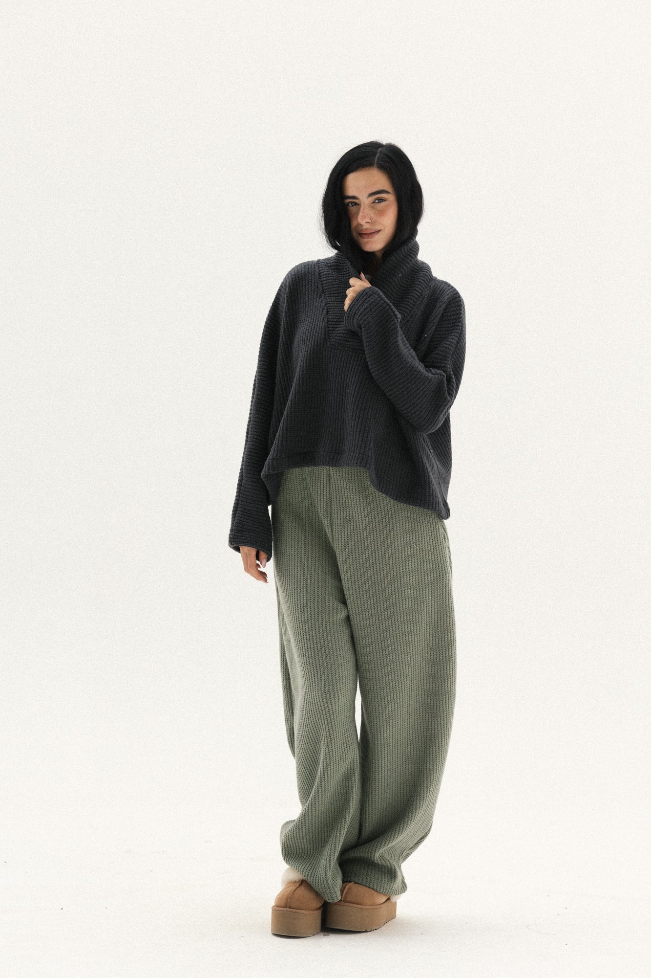 collar pullover in dark grey