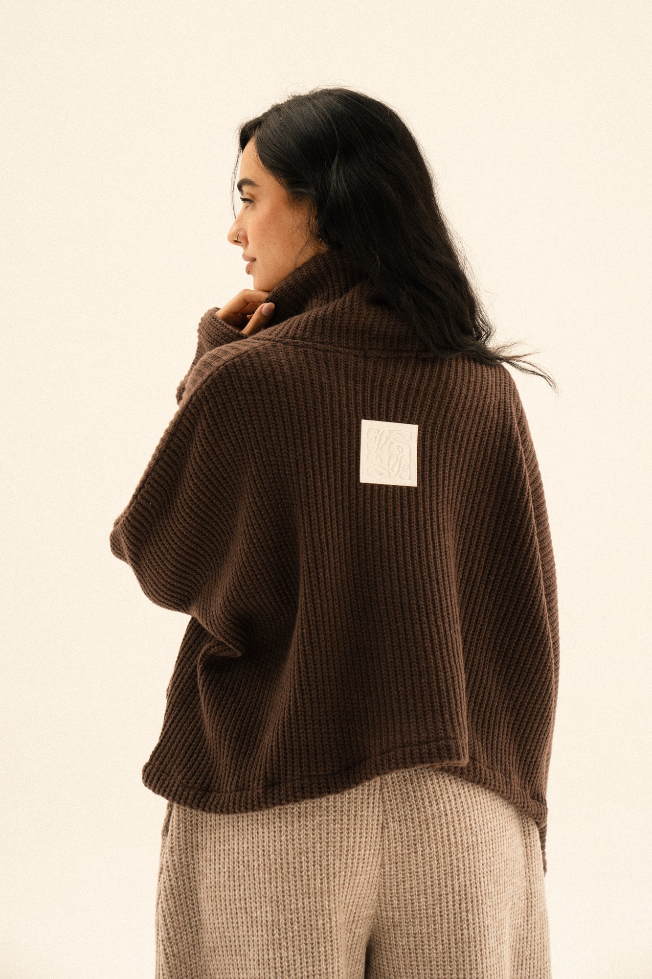 Collar pullover in brown