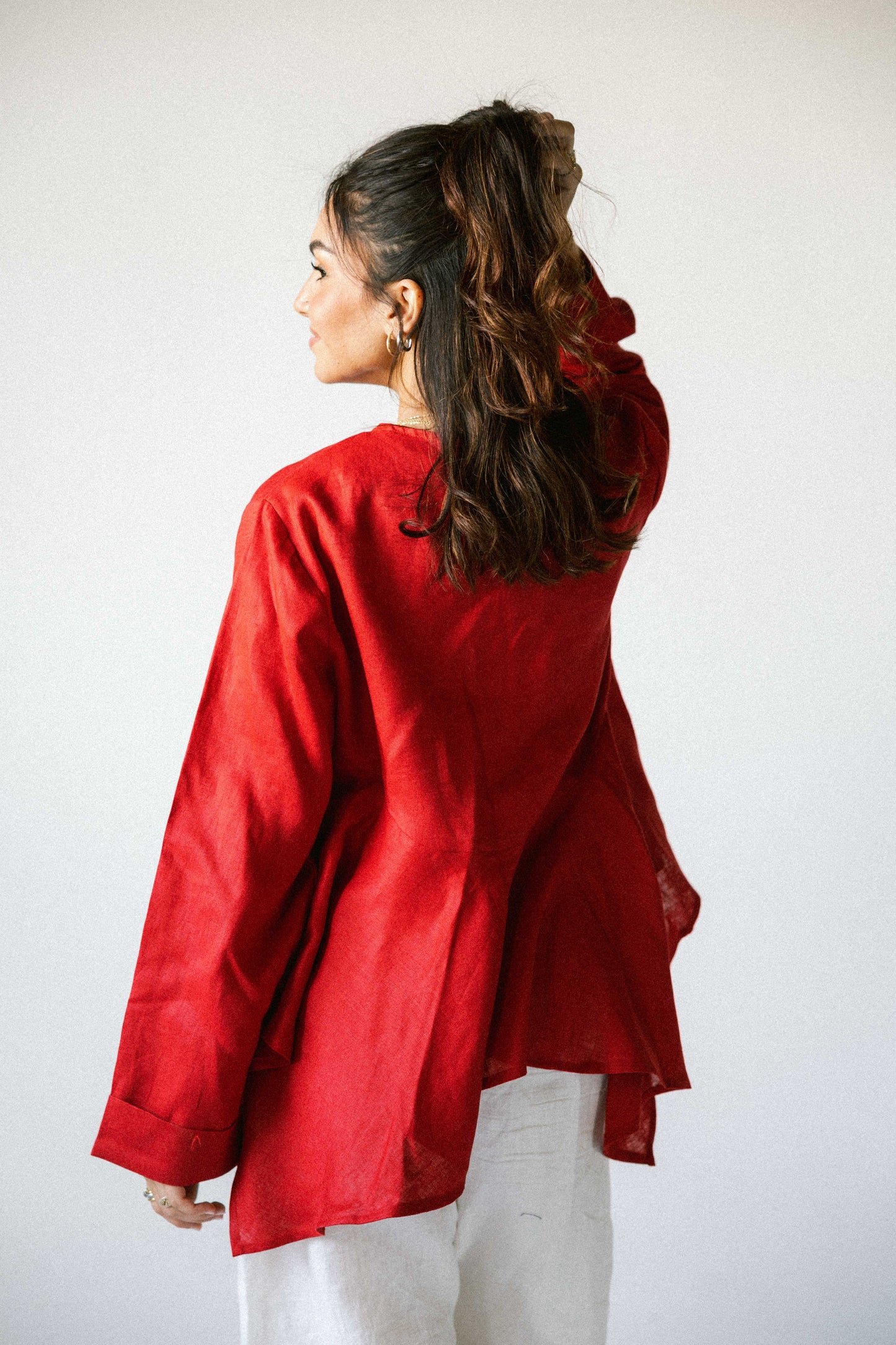 Ruffeled linen top in red