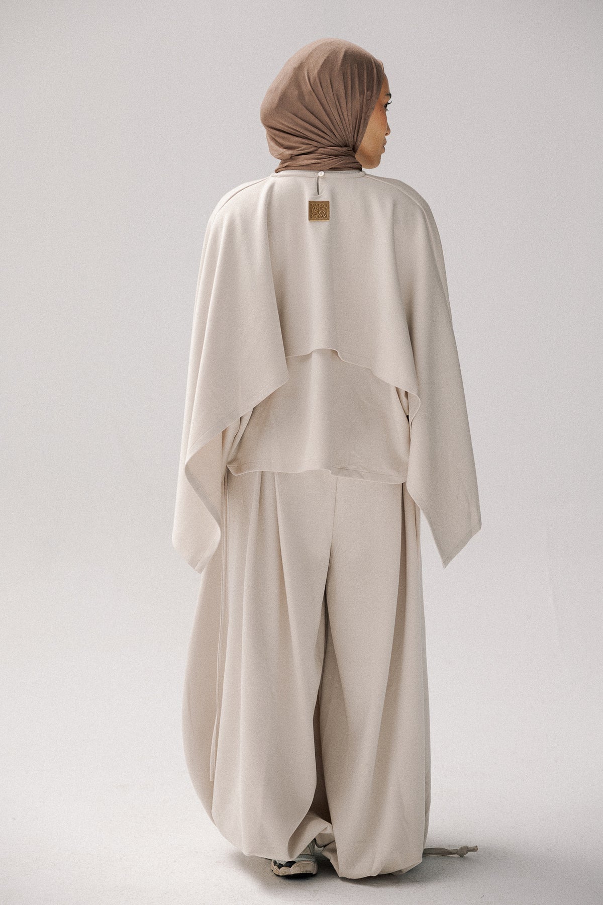 Ruffeled cotton set in creamy