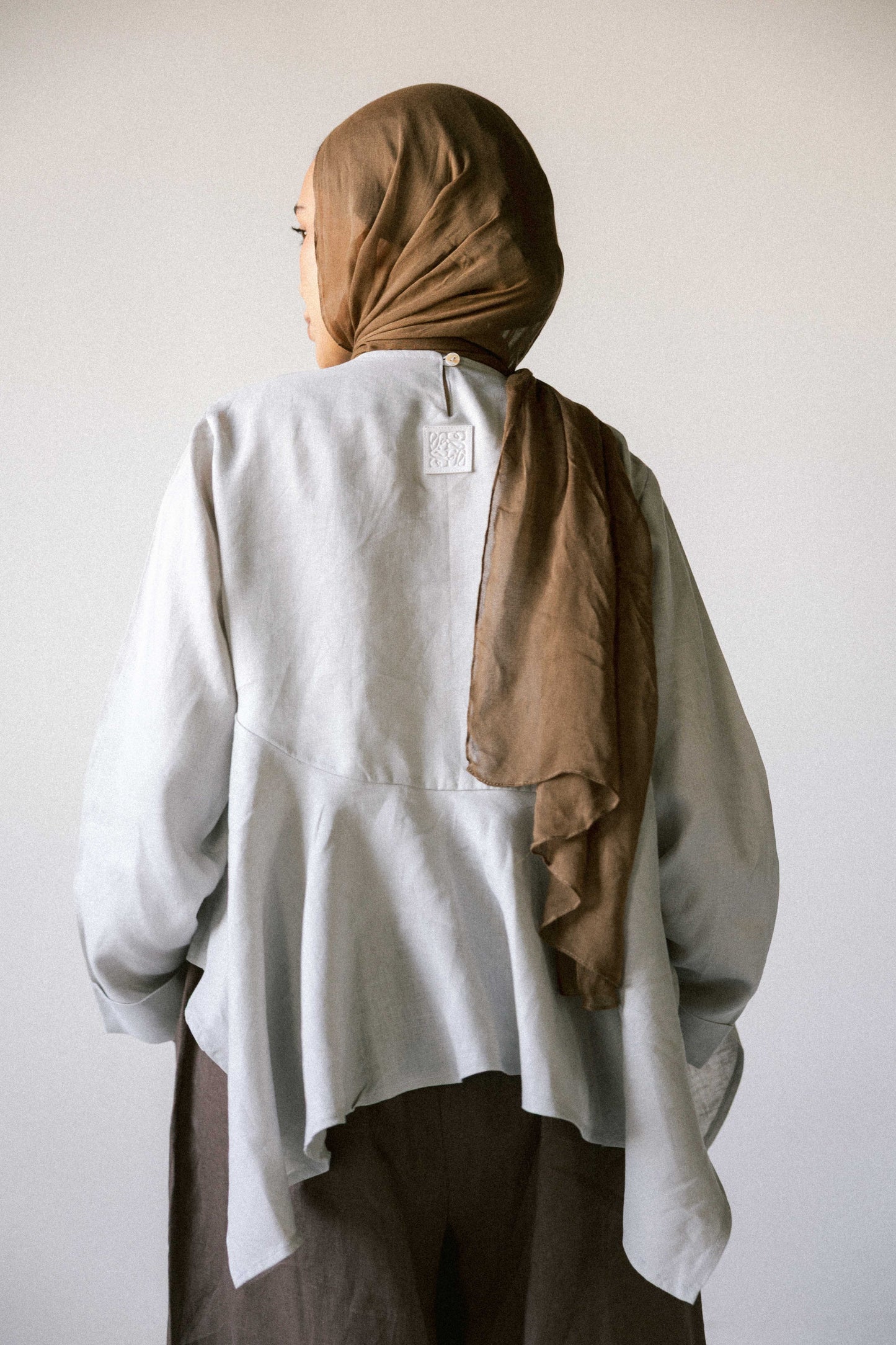 Ruffeled linen top in silver