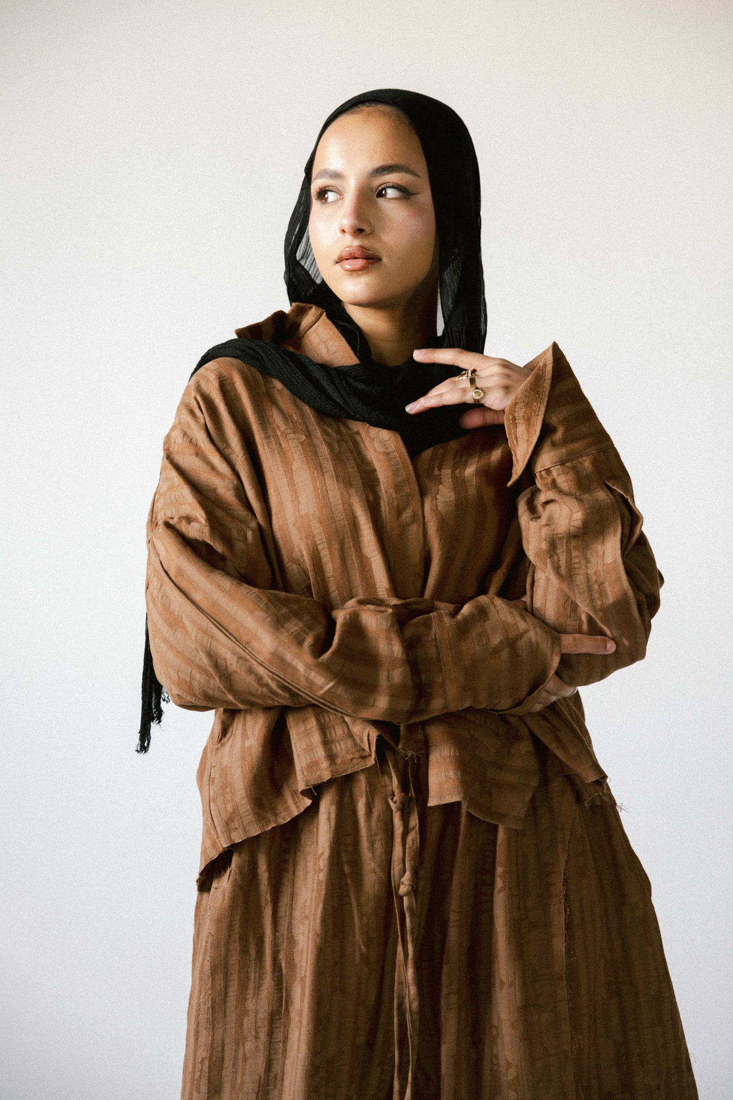 Strips set in brown