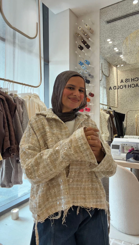 Studding button jacket in cafe