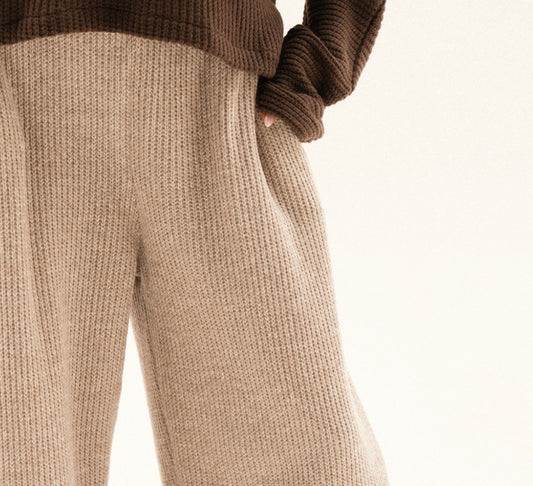 Collar pullover in cafe