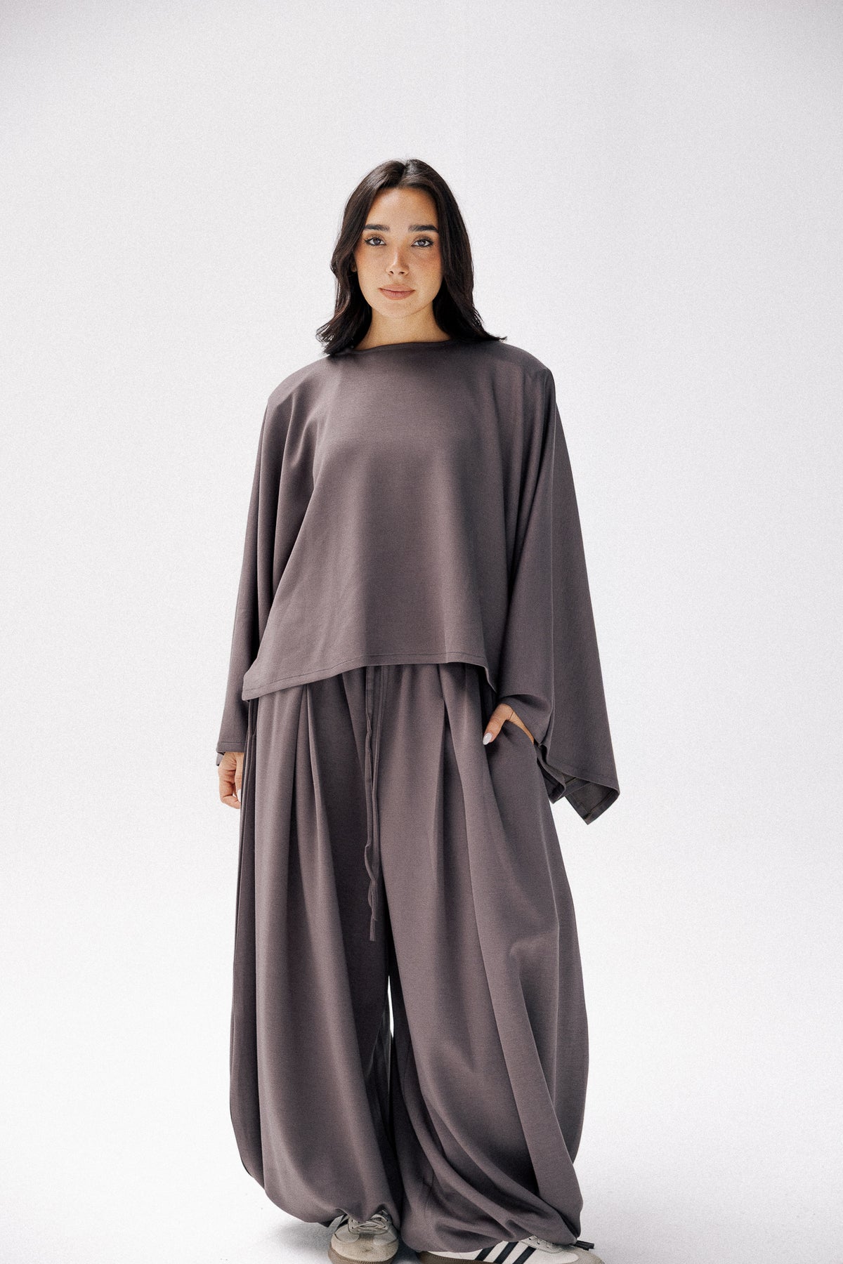 Ruffeled cotton set in grey