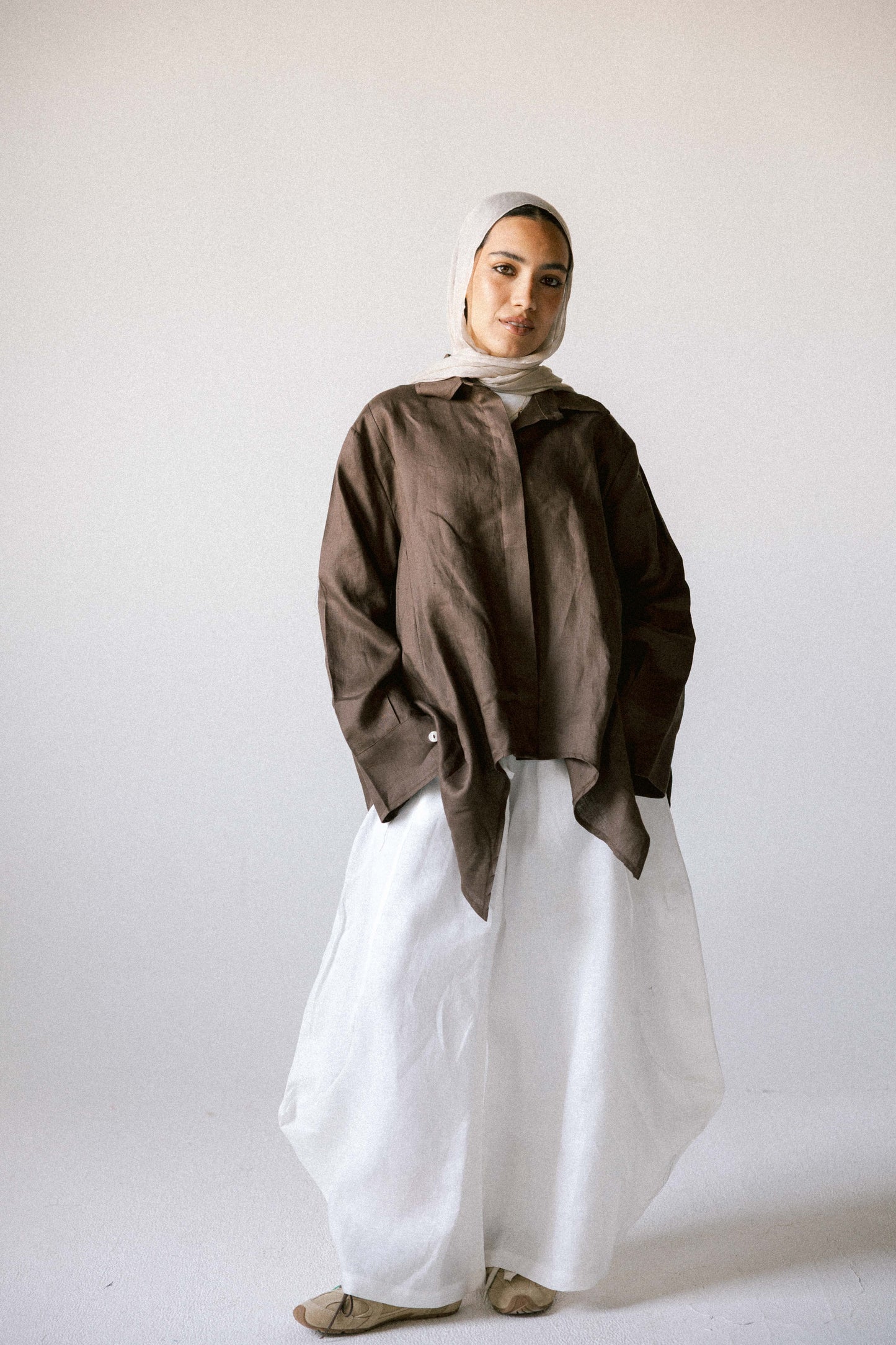 Round shirt in brown