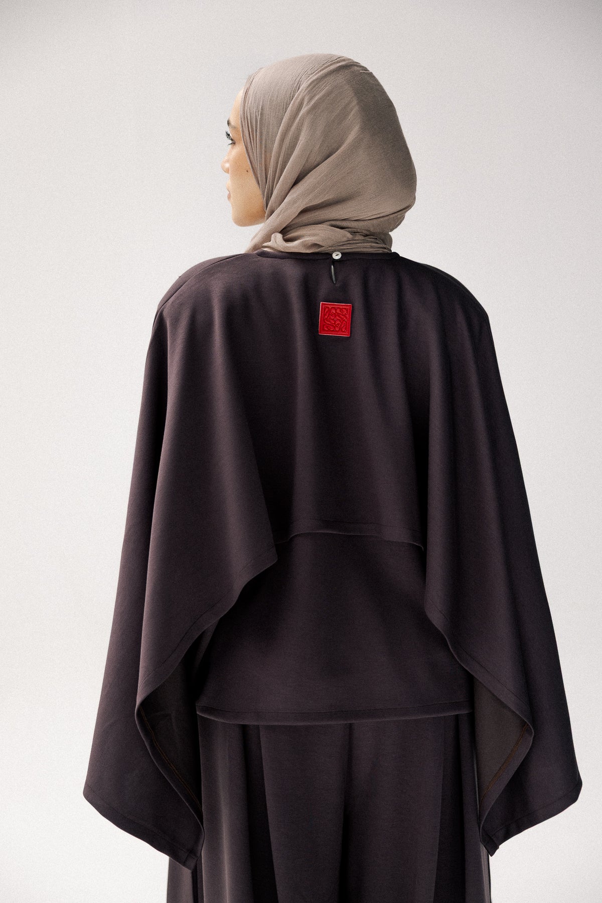 Ruffeled cotton set in dark grey