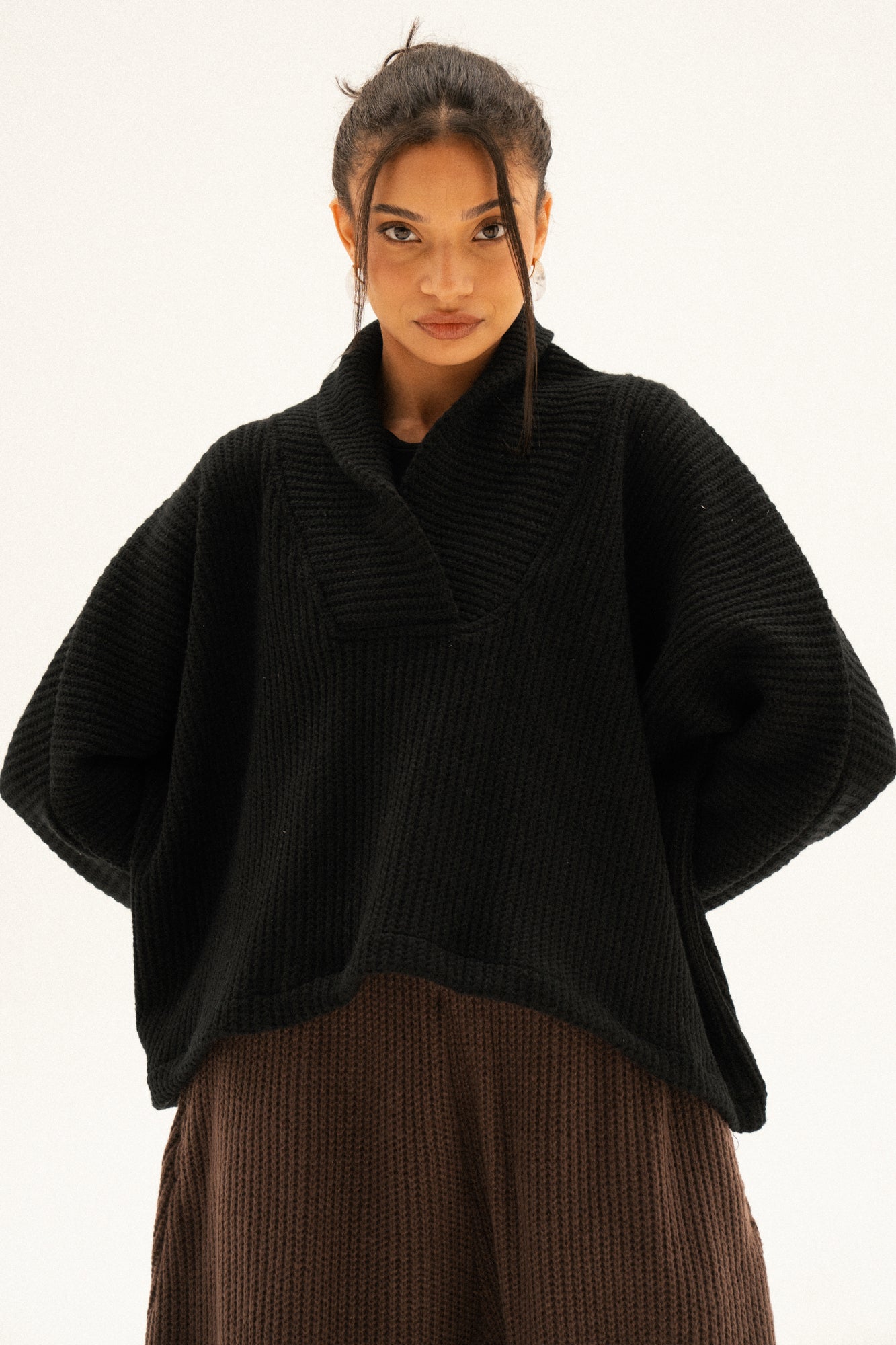 Collar pullover in black
