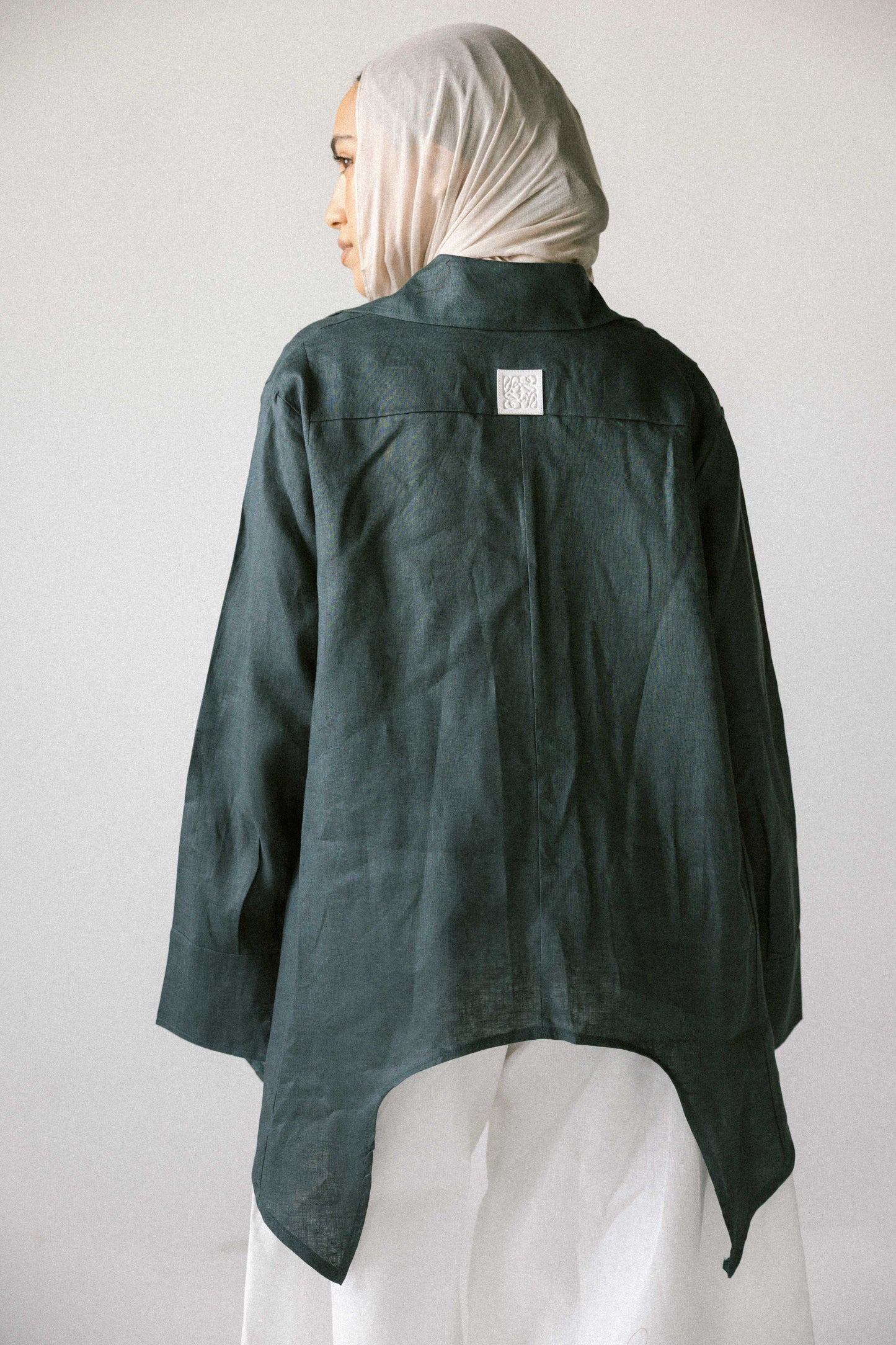 Round shirt in dark green