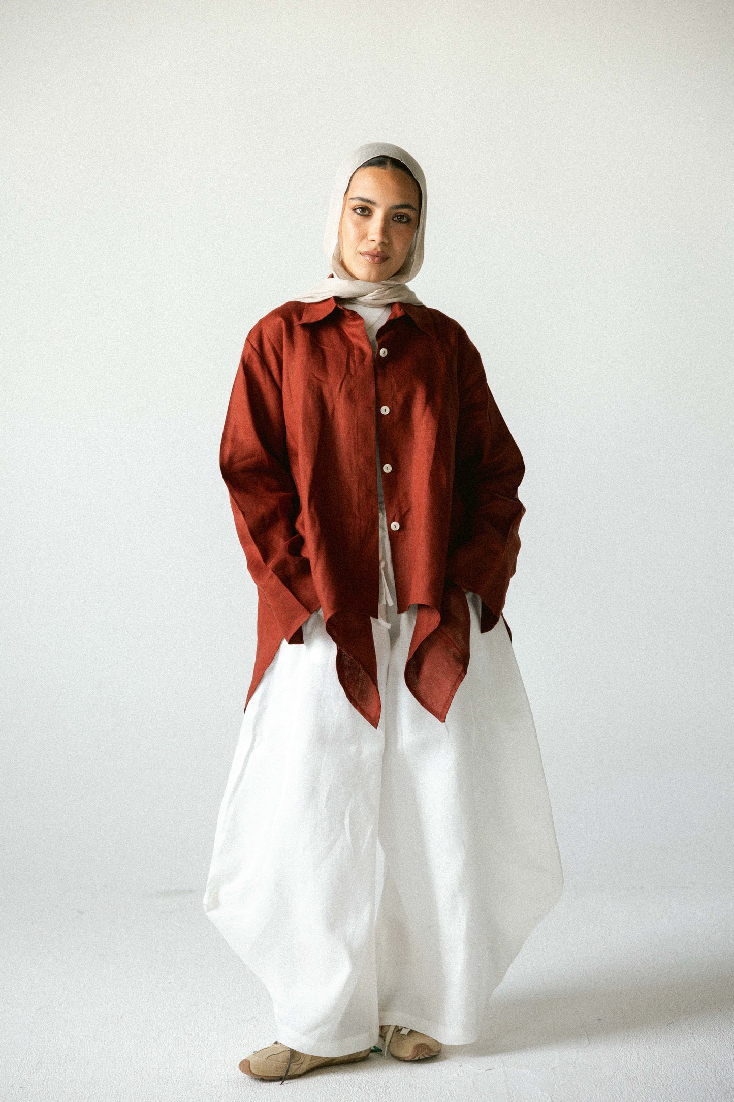 Round shirt in burnt red
