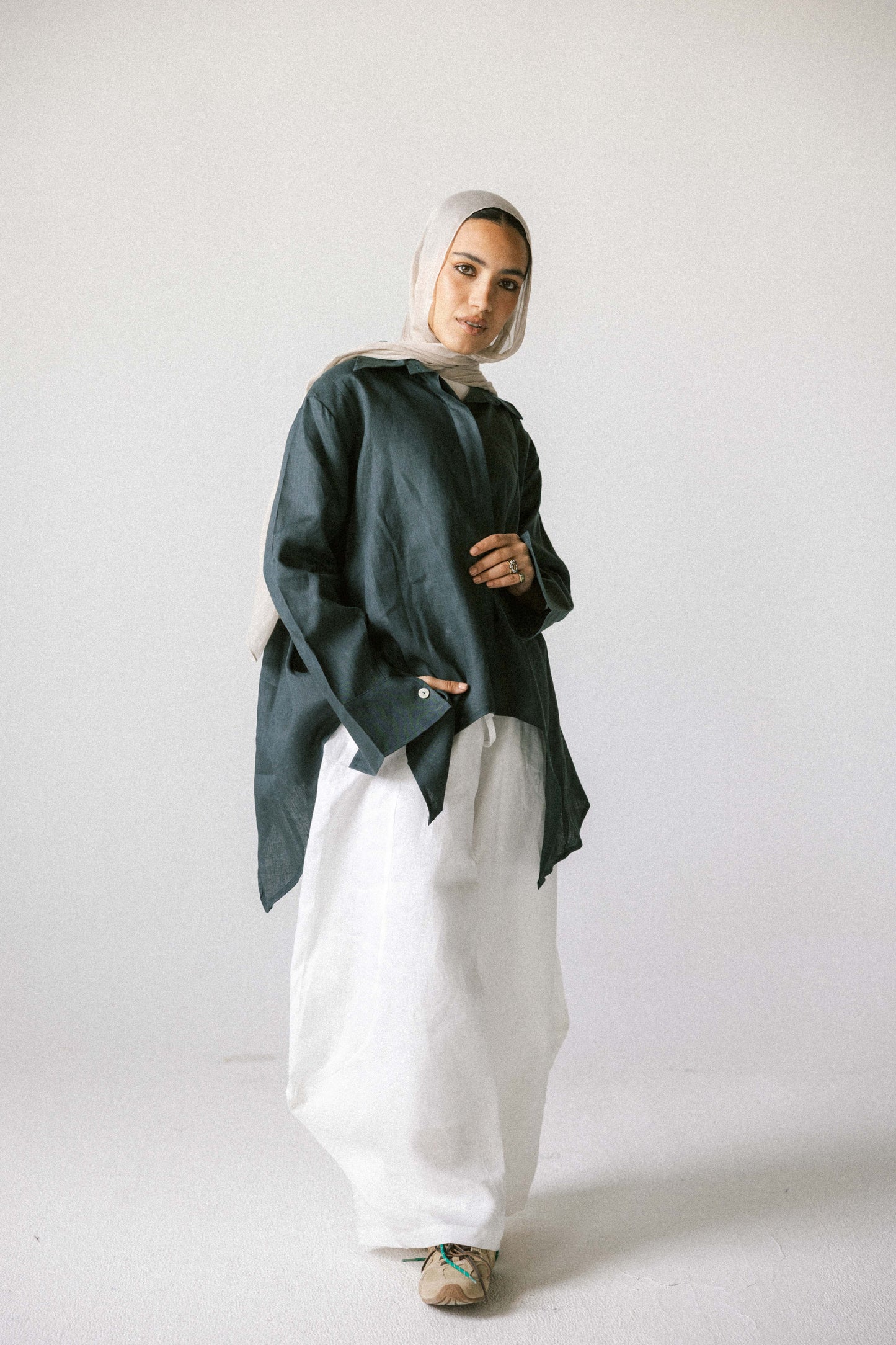Round shirt in dark green
