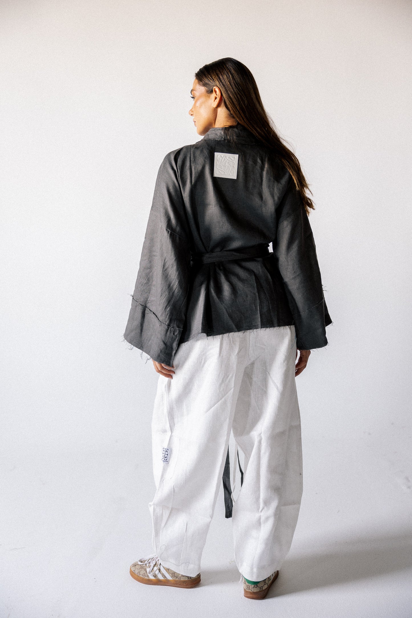 Collar kimono in dark grey