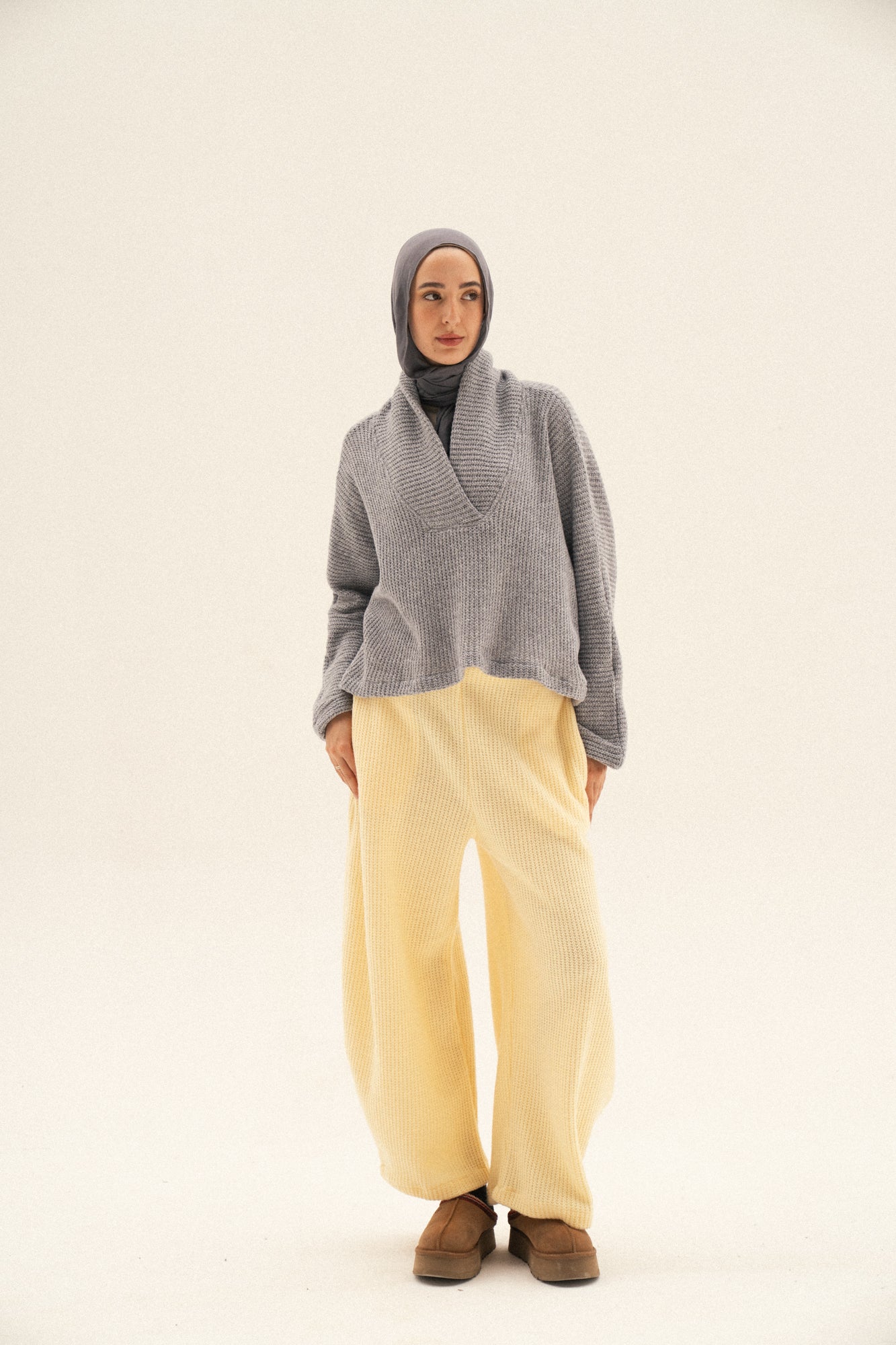 collar pullover in grey