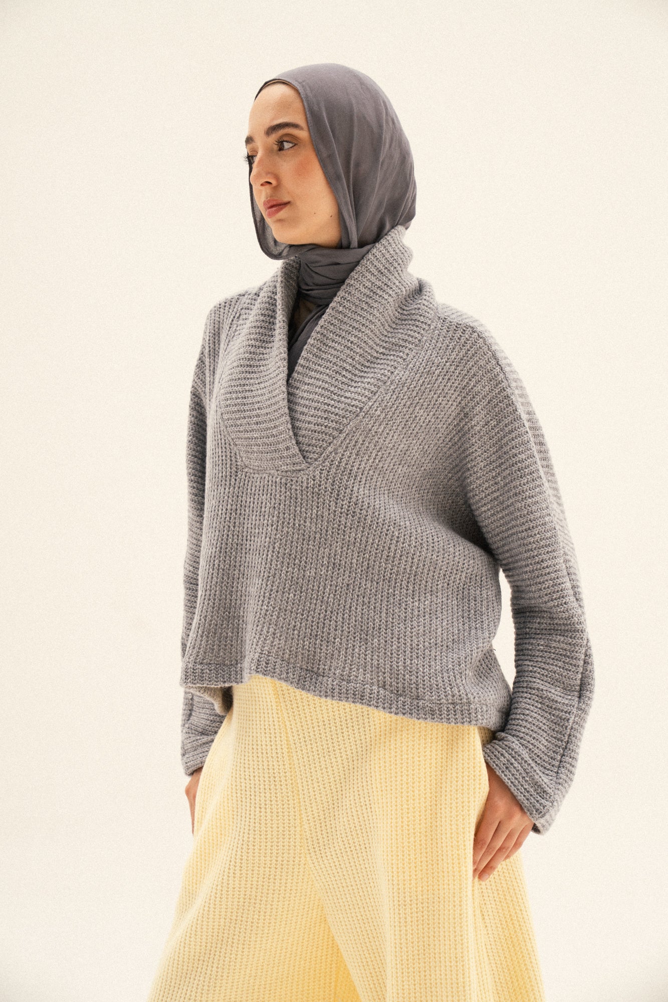 collar pullover in grey