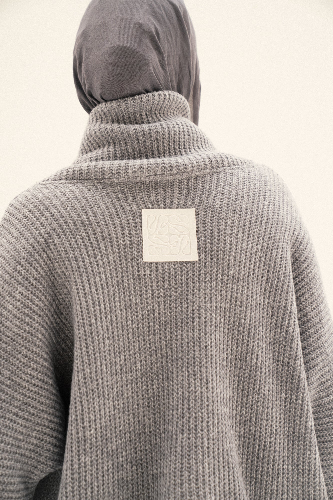 collar pullover in grey